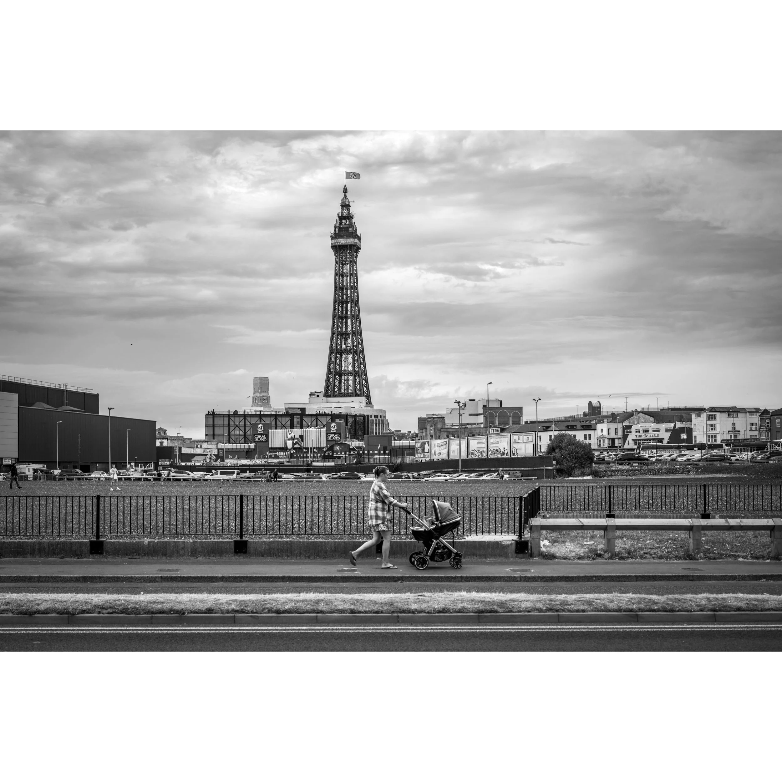 Postcard from Blackpool - Wish you were here?

#bnwstreetphotography #blackandwhite #blackpool #bnwstreetphoto #seaside