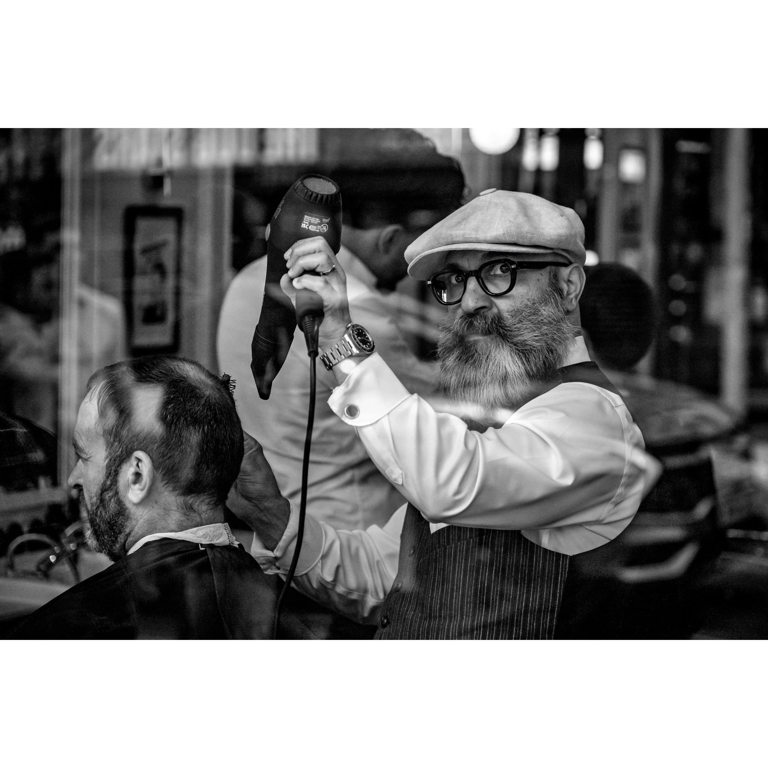 This guy really is a cut above the rest when it comes to barbering in Leeds.

#leeds #bnwstreetphotography #barbershop #leedslife #blackandwhitestreetphotography
