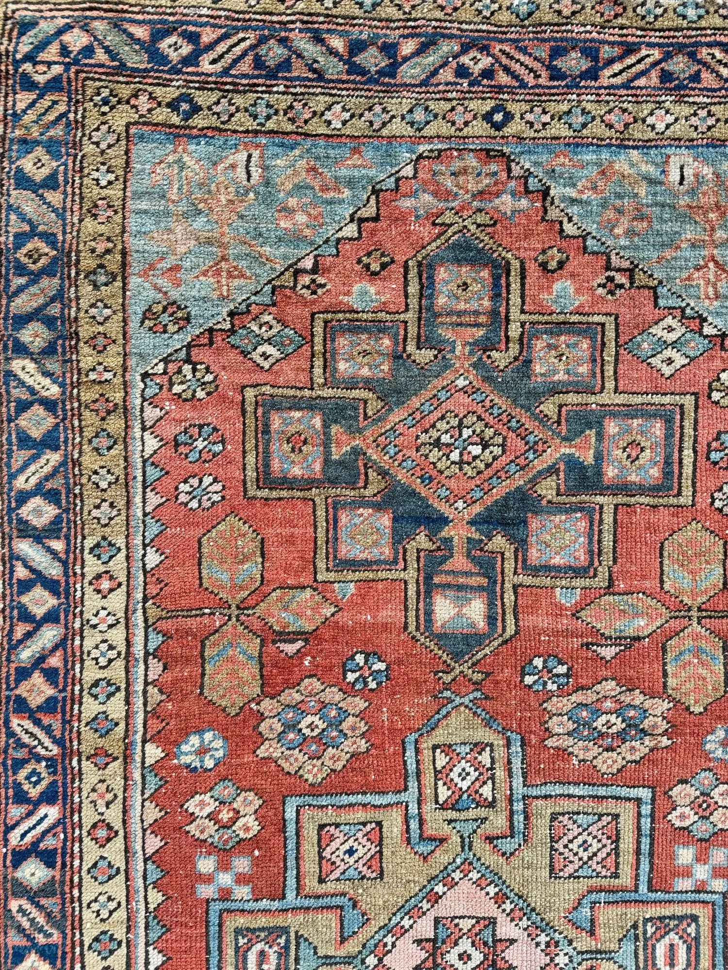 10_26_02_00001_11_Antique_Persian_Heriz_Rug.jpeg