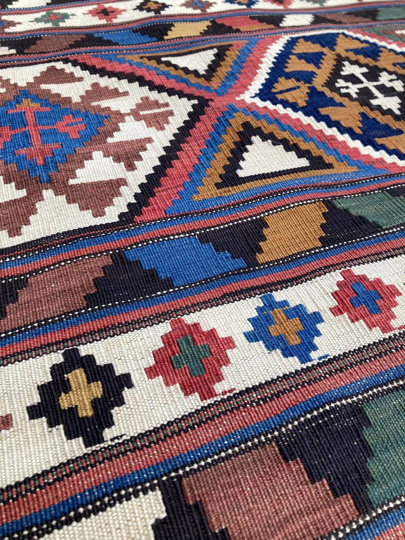 21.12.00006_9 Antique Caucasian Shirvan Kilim.JPG
