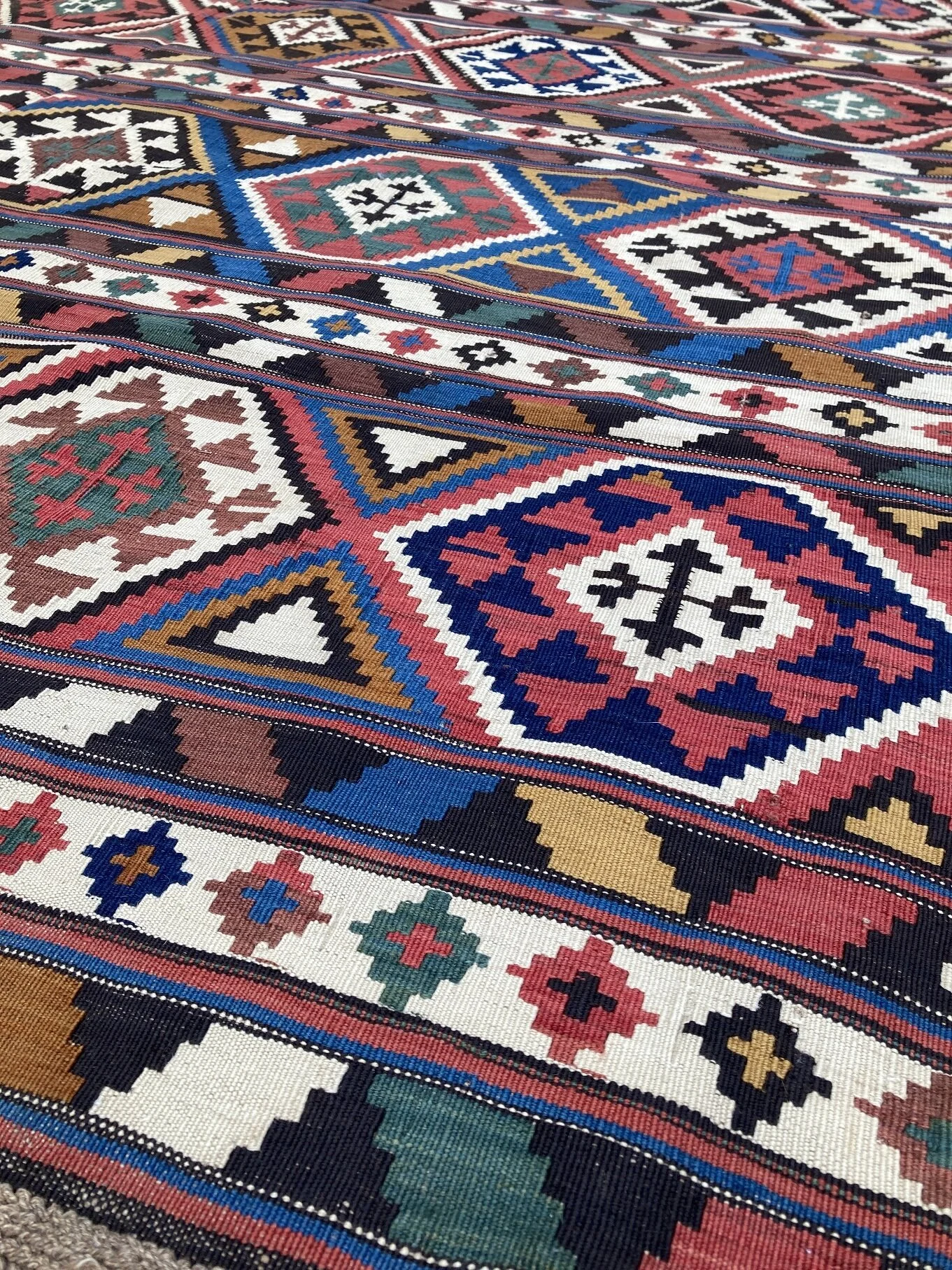 21.12.00006_4 Antique Caucasian Shirvan Kilim.JPG