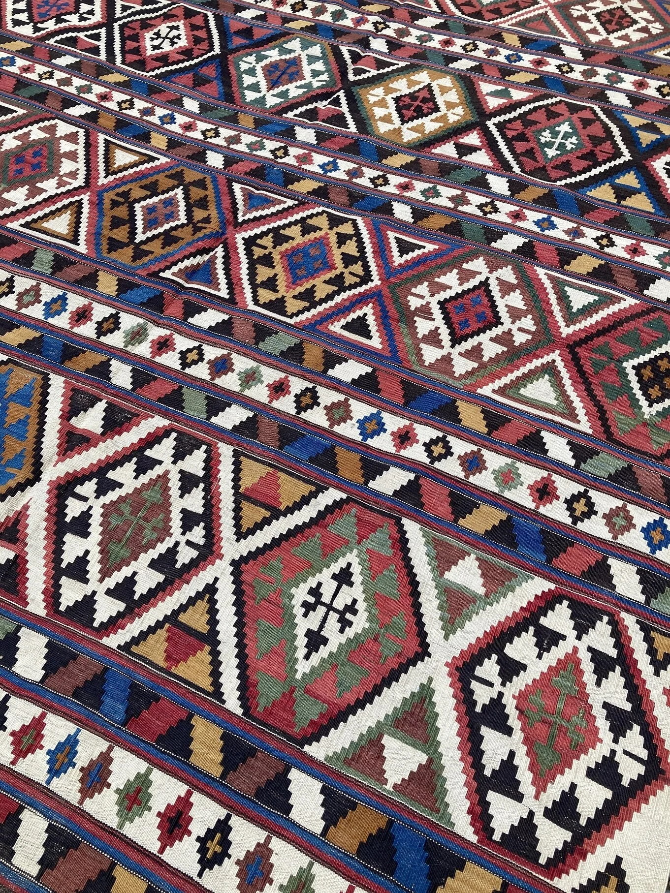 21.12.00006_6 Antique Caucasian Shirvan Kilim.JPG