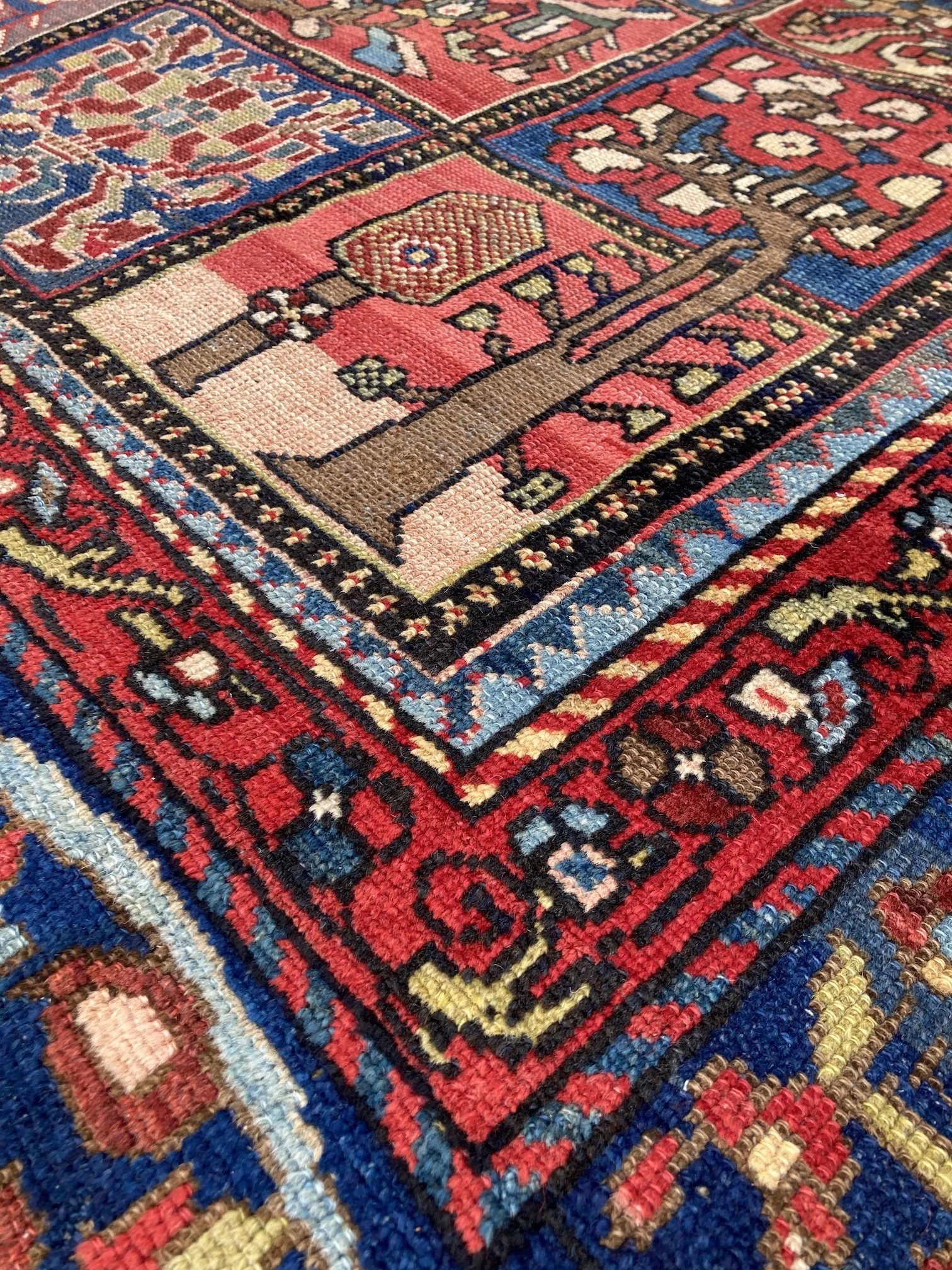 22.12.00006_6 Antique Persian Bakhtiar Carpet.JPG