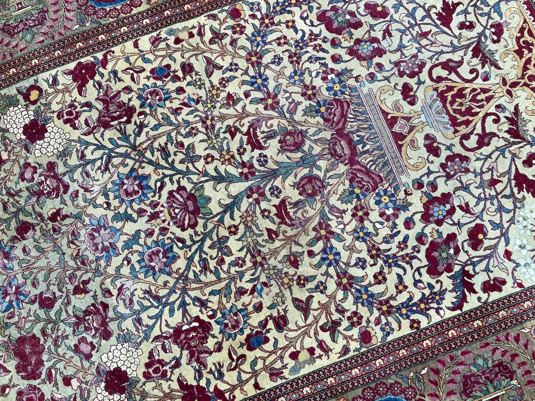 22.10.00006_7 Antique Persian Isfahan Rug.JPG