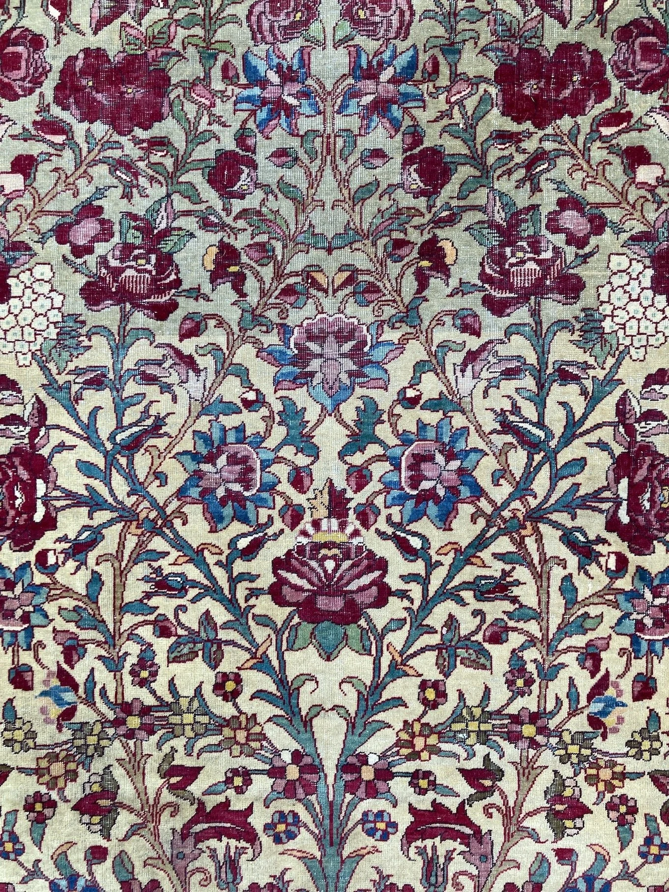22.10.00006_10 Antique Persian Isfahan Rug.JPG