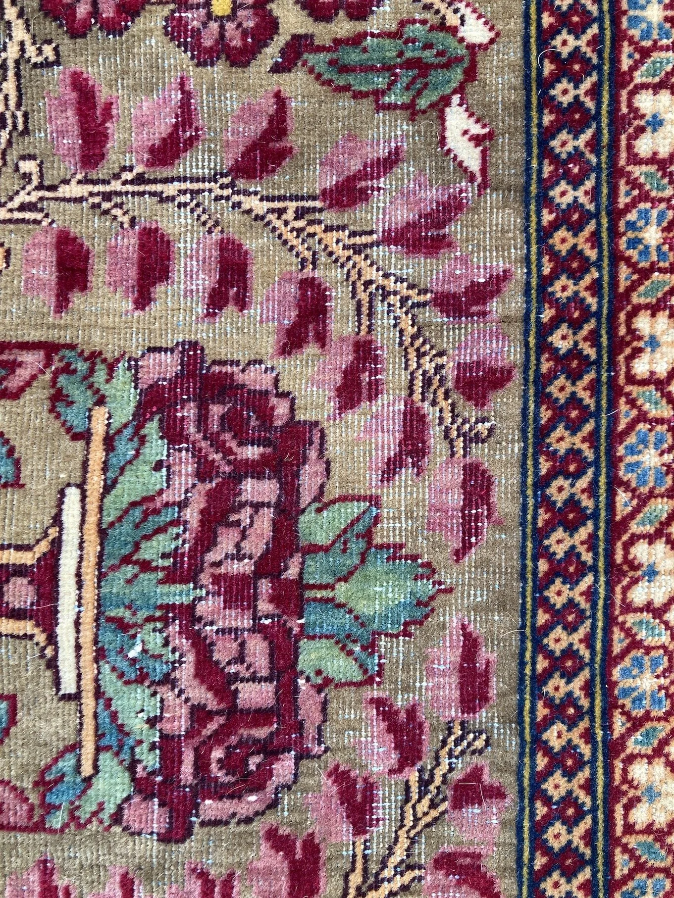 22.10.00006_12 Antique Persian Isfahan Rug.JPG