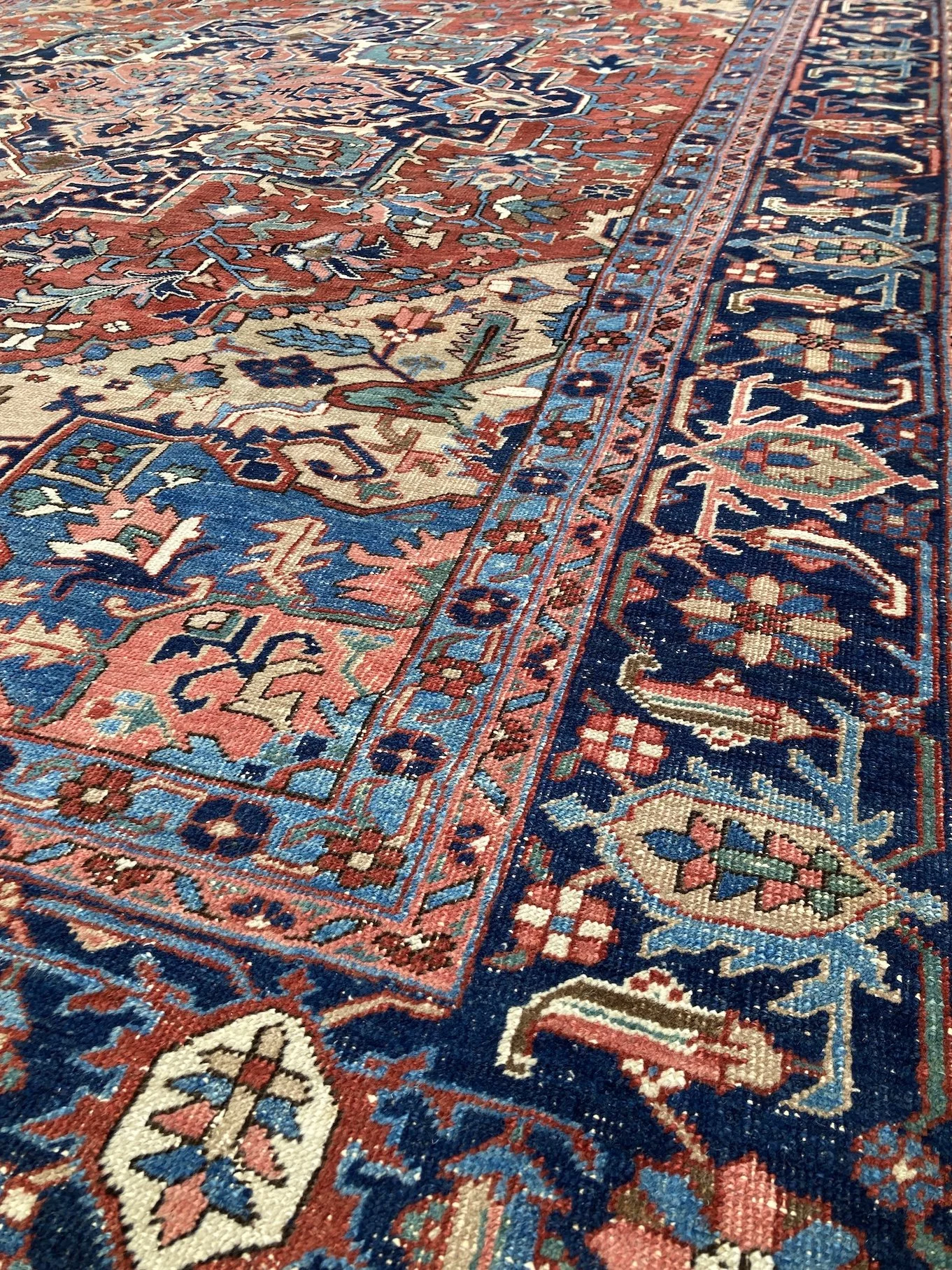 22.12.00001_5 Antique Persian Heriz Carpet.JPG