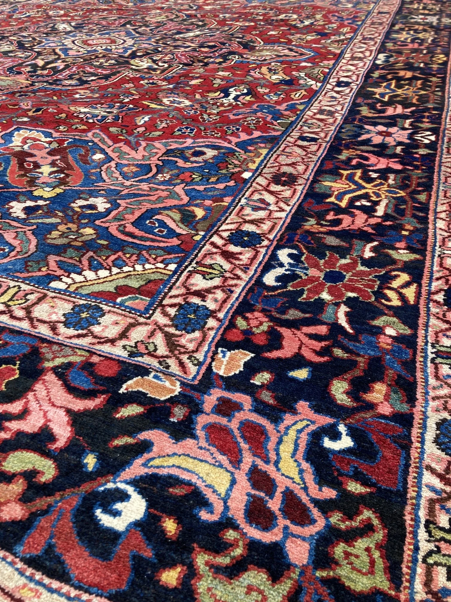 22.12.00007_5 Antique Persian Bakhtiar Carpet.JPG