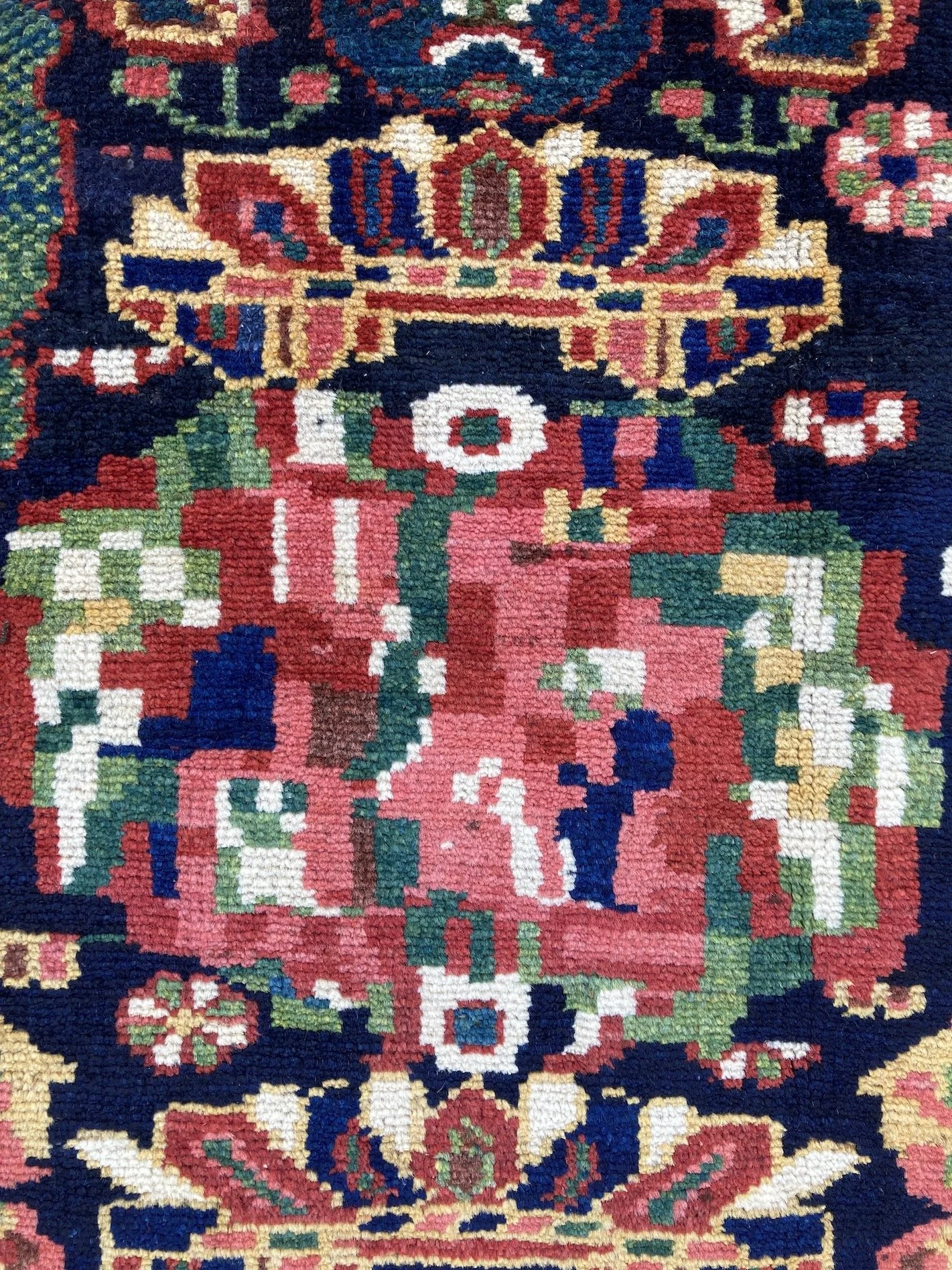 22.12.00014_11 Antique Persian Bakhtiar Rug.JPG