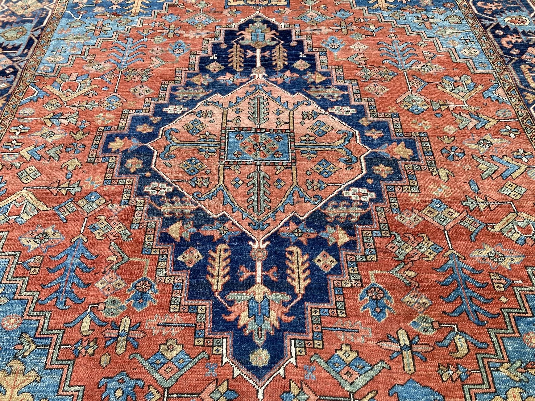 22.16.00001_4 Antique Persian Heriz Carpet.JPG