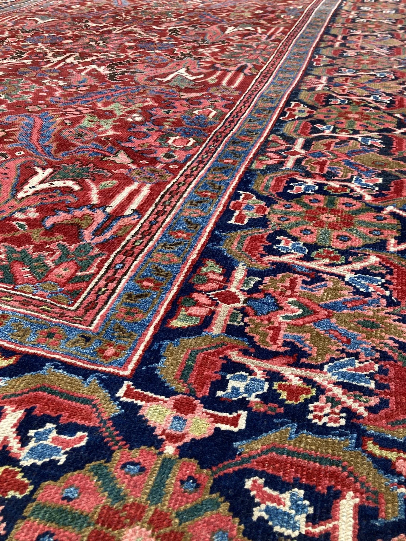 22.15.00002_5 Antique Persian Heriz Carpet.JPG