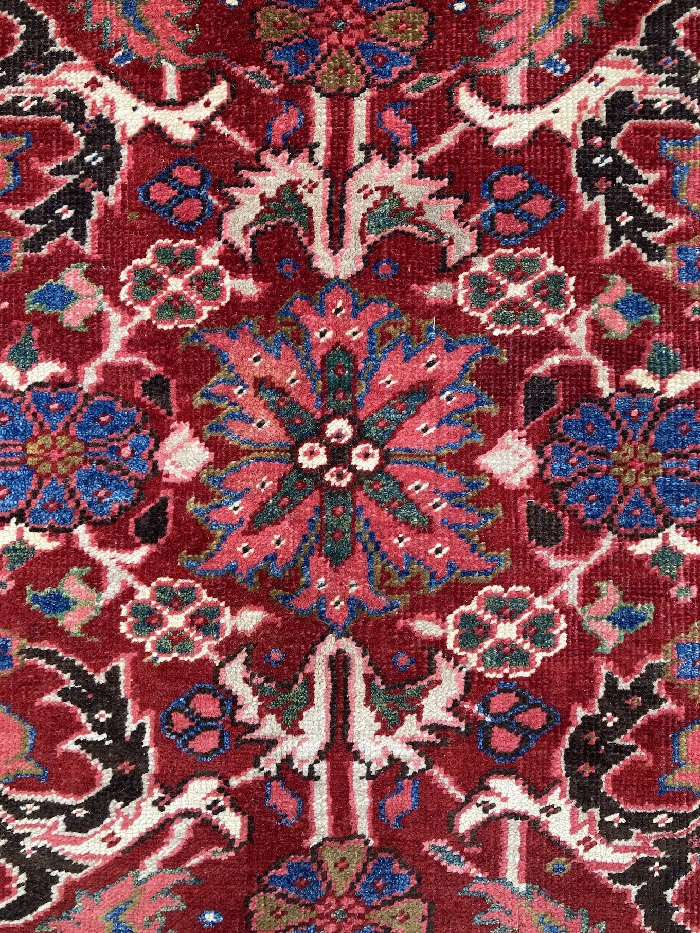 22.15.00002_9 Antique Persian Heriz Carpet.JPG