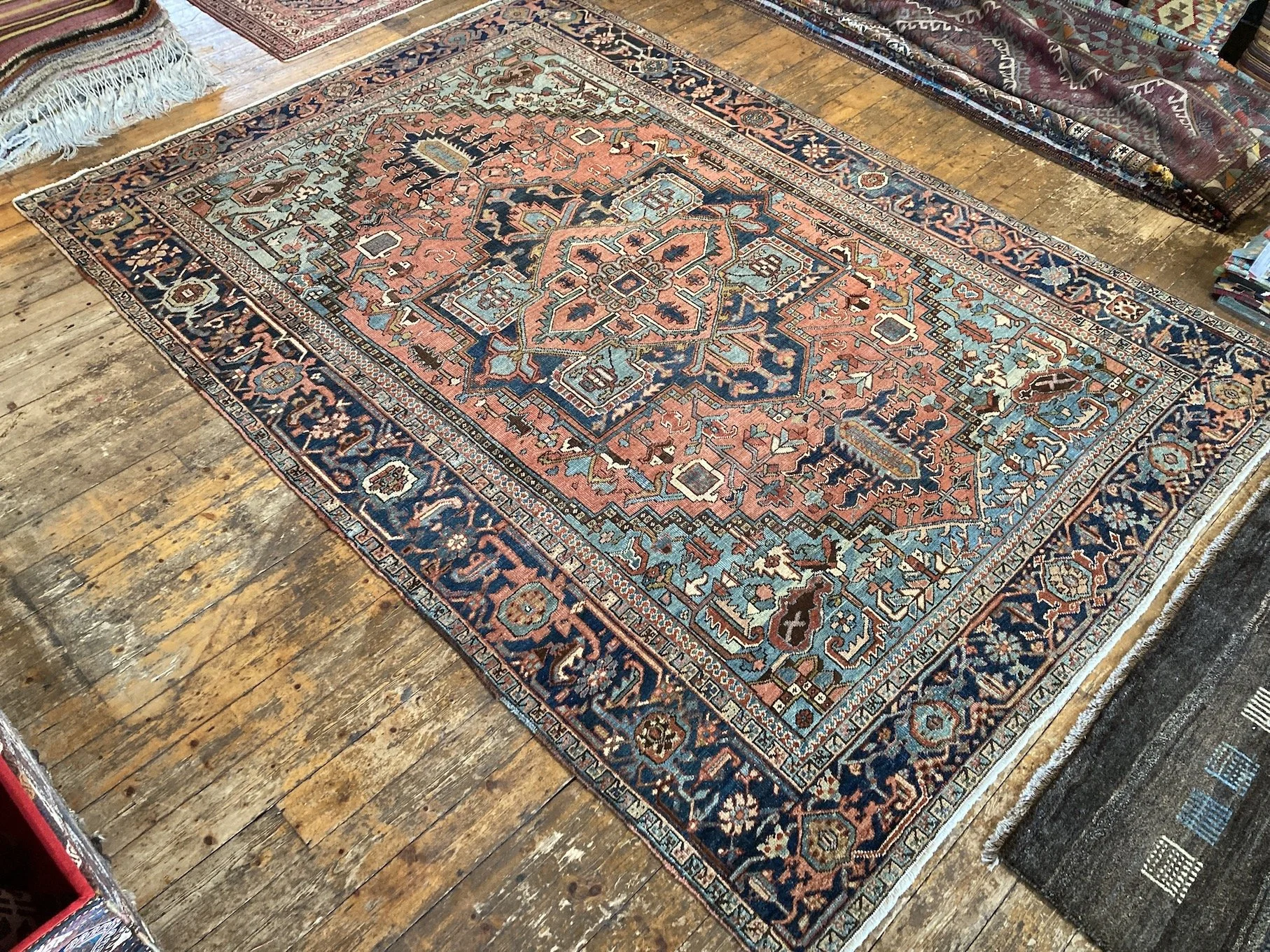 22.28.00001_2 Antique Persian Serapi Heriz.JPG