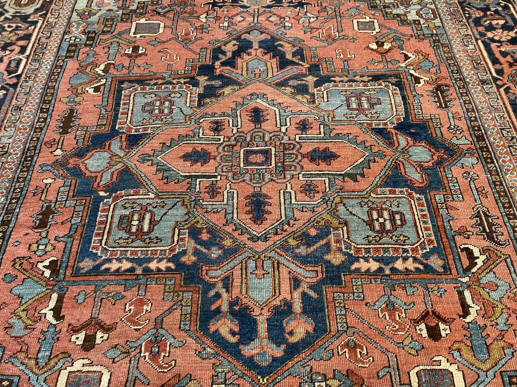 22.28.00001_5 Antique Persian Serapi Heriz.JPG