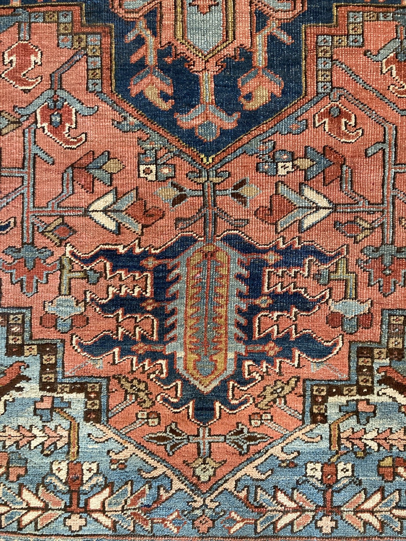 22.28.00001_12 Antique Persian Serapi Heriz.JPG