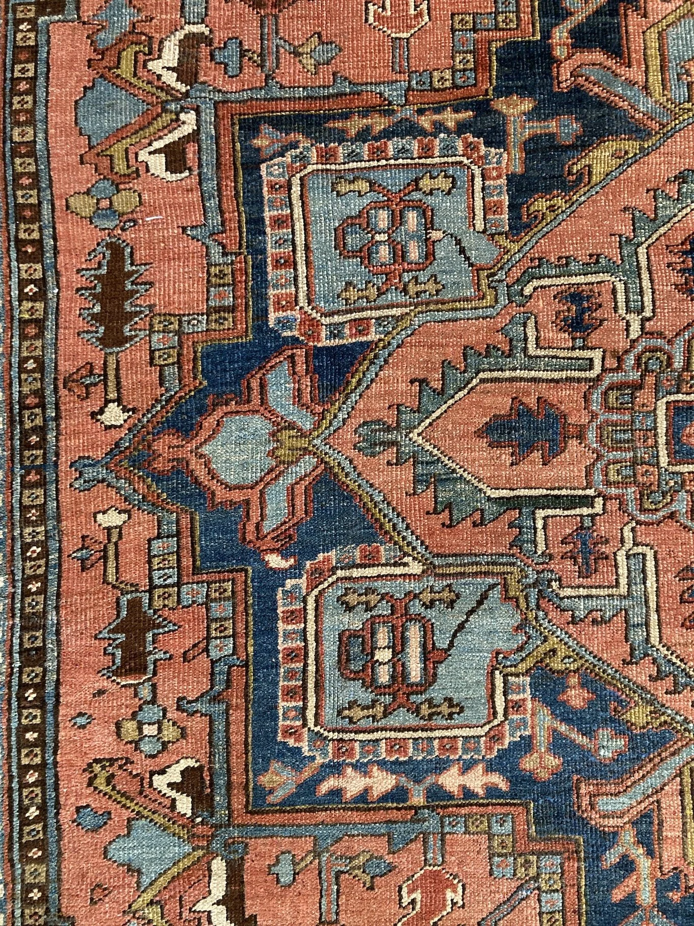 22.28.00001_10 Antique Persian Serapi Heriz.JPG