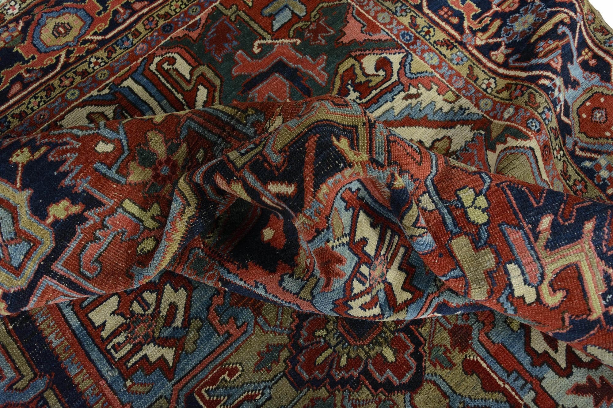 18_23_01_00013_11_Antique_Persian_Heriz_Carpet.jpeg