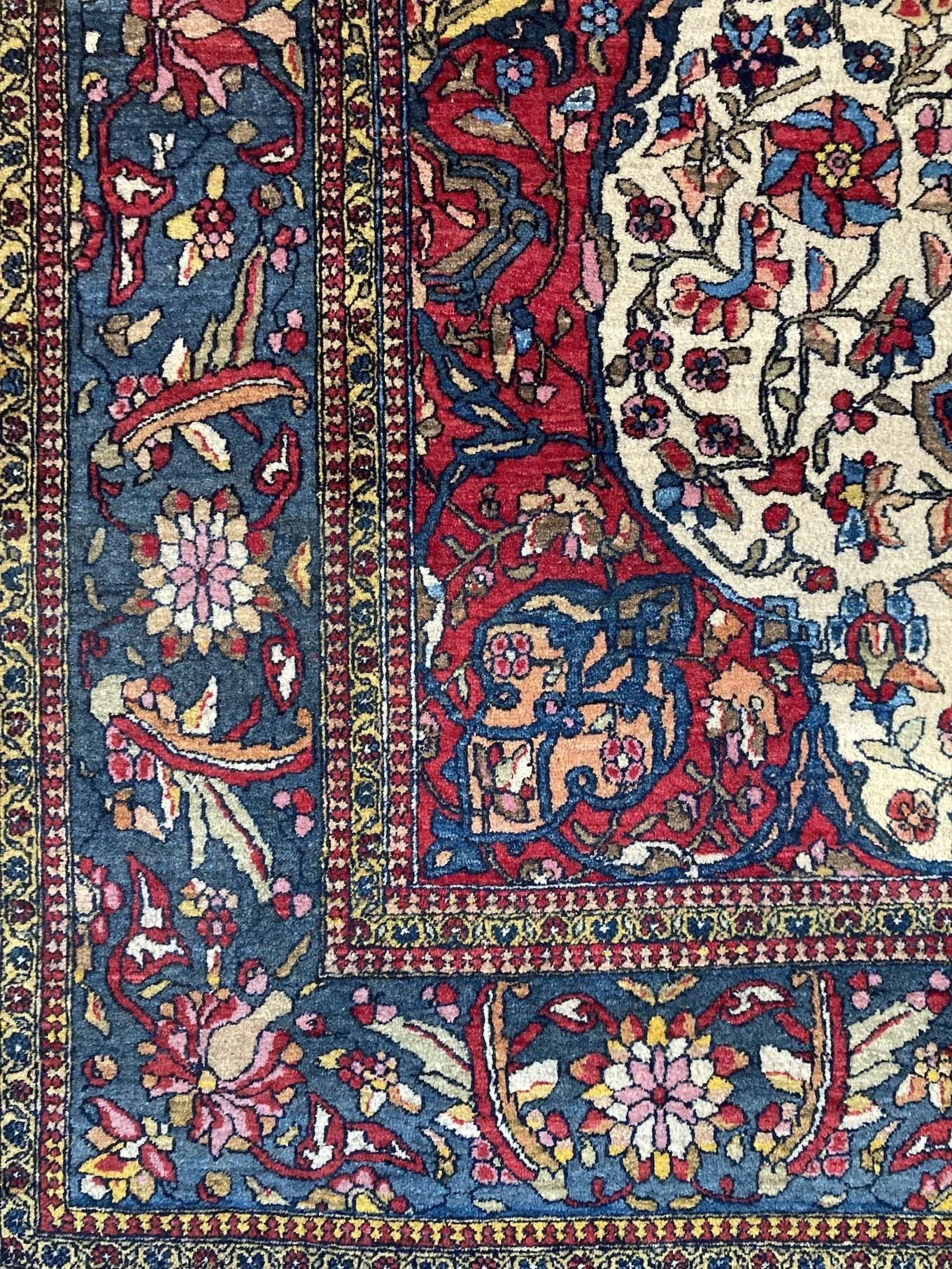 4_23_02_00001_4_Antique_Persian_Isfahan_Rug.jpeg
