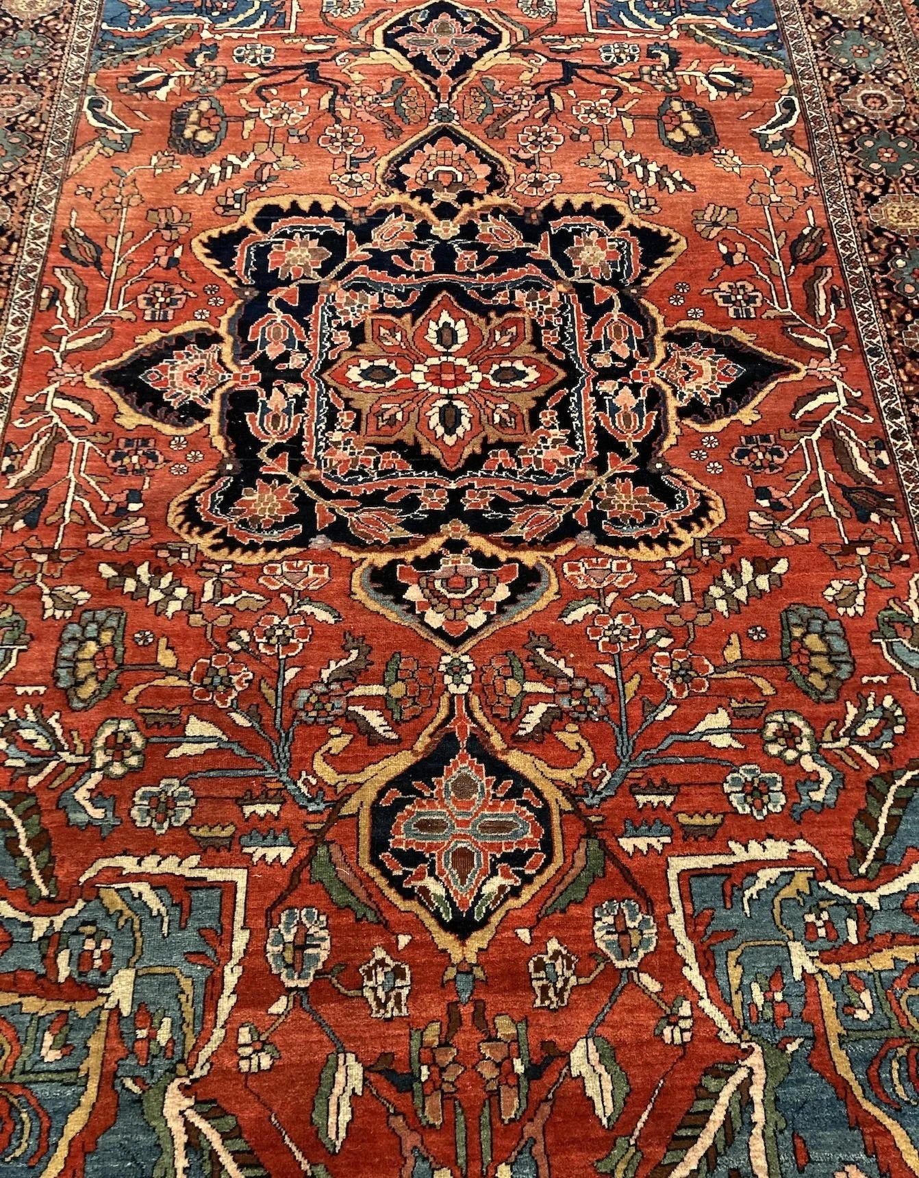6_230400001_6_Antique_Persian_Sarouk_Rug.jpeg