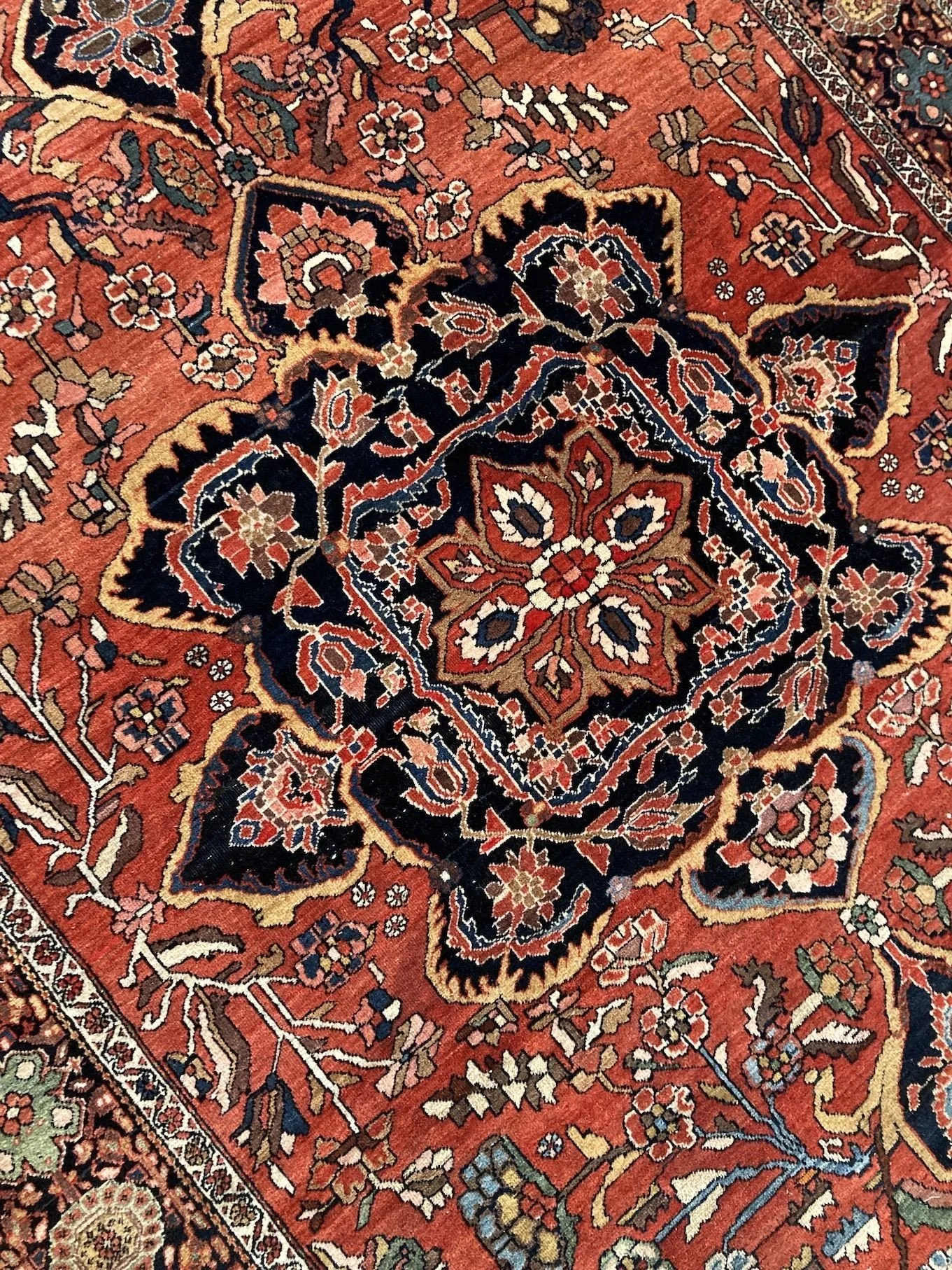 9_230400001_9_Antique_Persian_Sarouk_Rug.jpeg