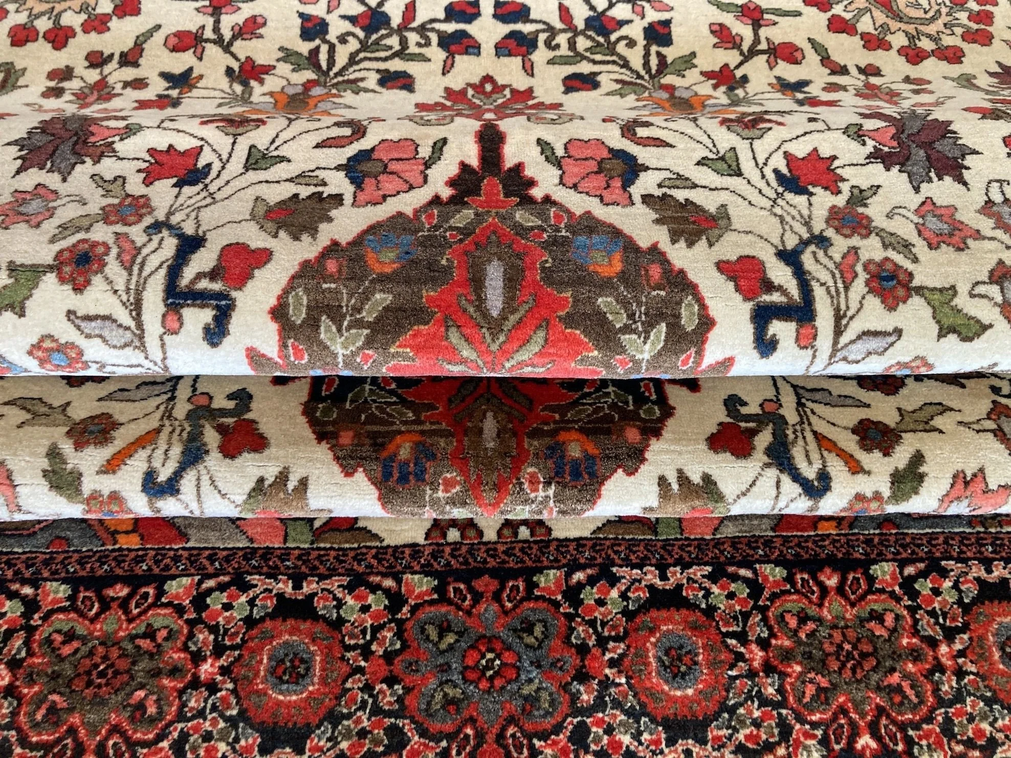 14_20_13_00003_10a_Antique_Persian_Sarouk_Rug.jpeg