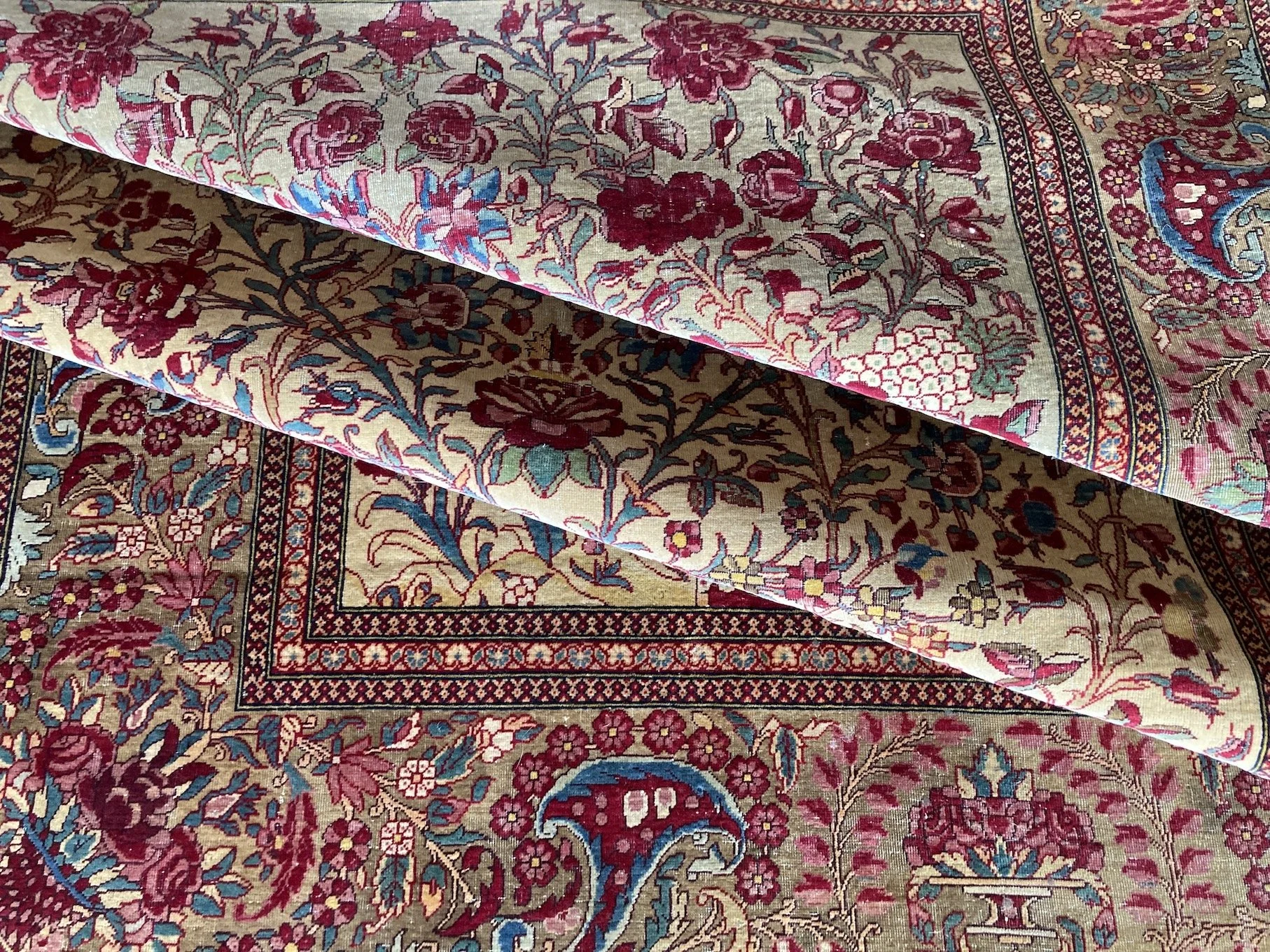 22.10.00006_10a Antique Persian Isfahan Rug.JPG