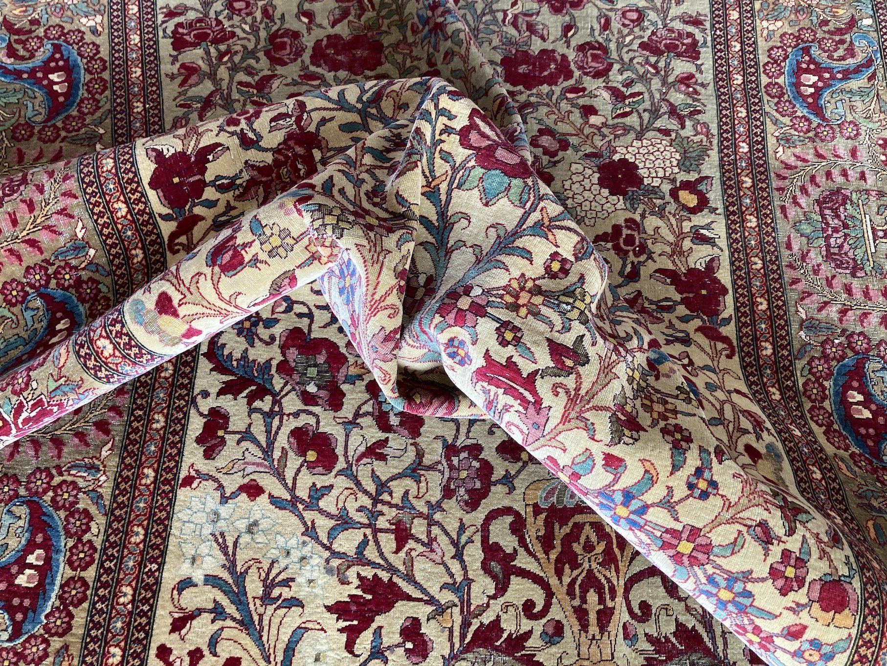 22.10.00006_10b Antique Persian Isfahan Rug.JPG