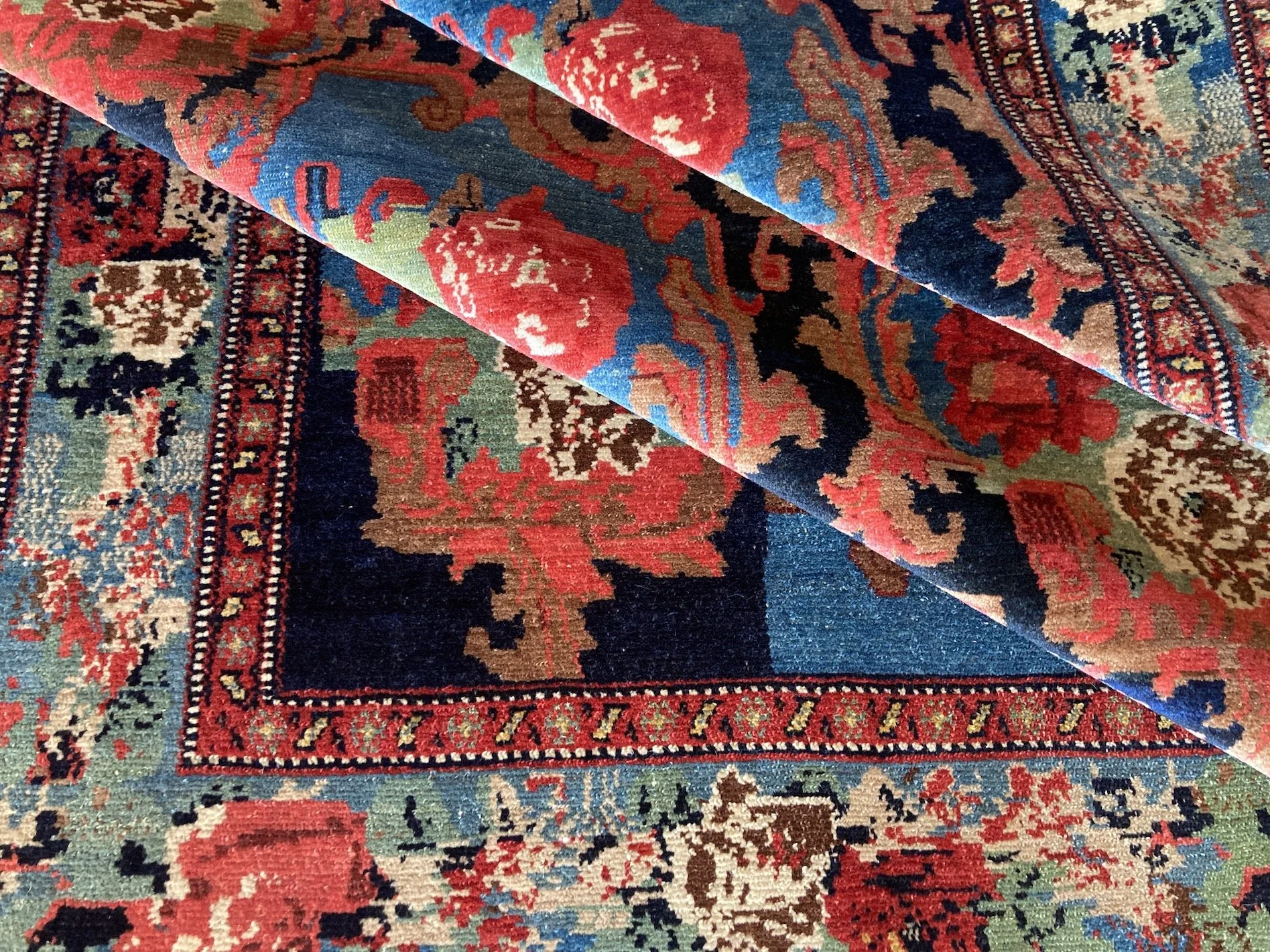 22.12.00019_10a Antique Persian Senneh Rug.JPG