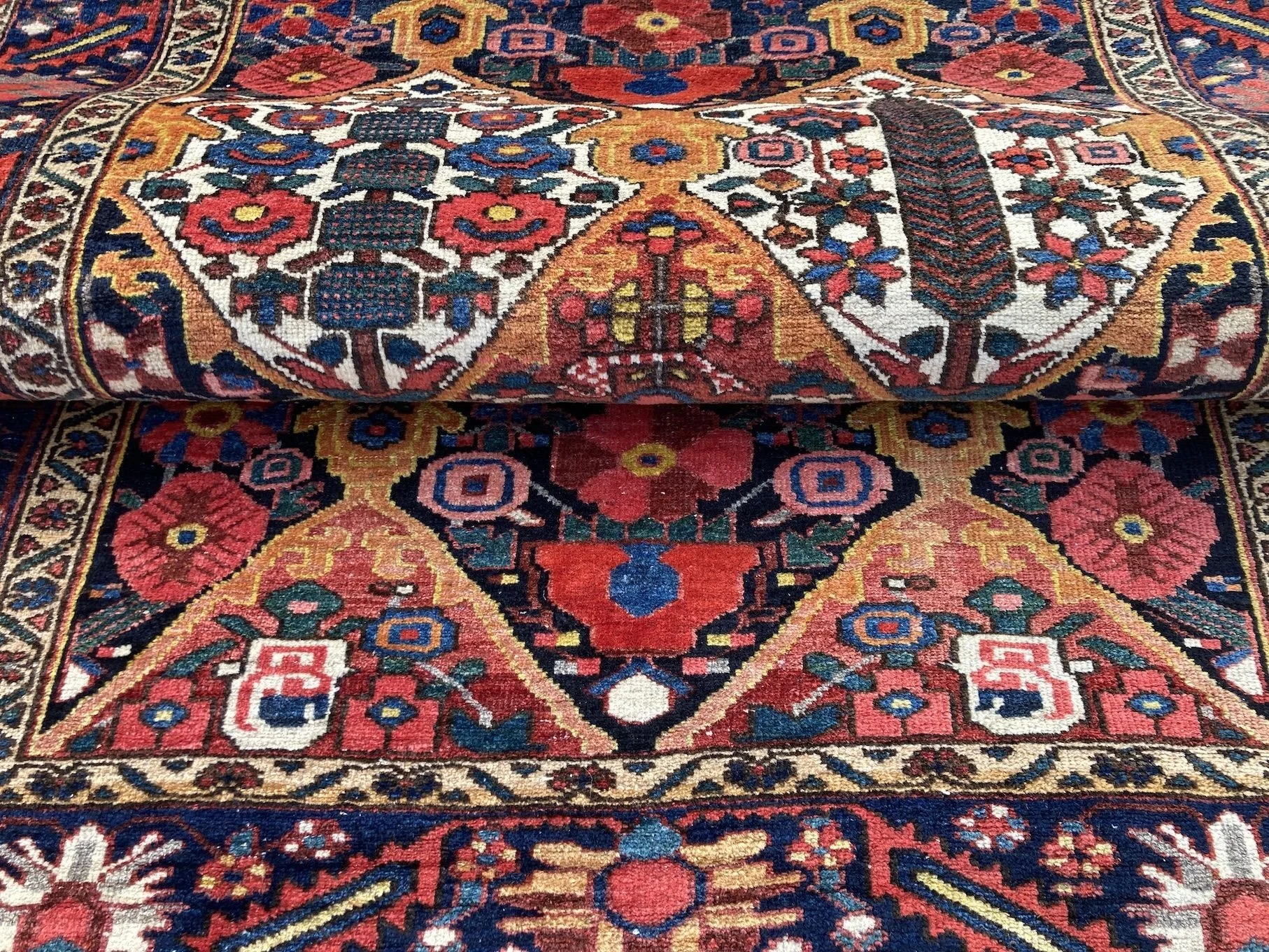 15_24_01_00003_15_Antique_Persian_Bakhtiar_Rug.jpeg