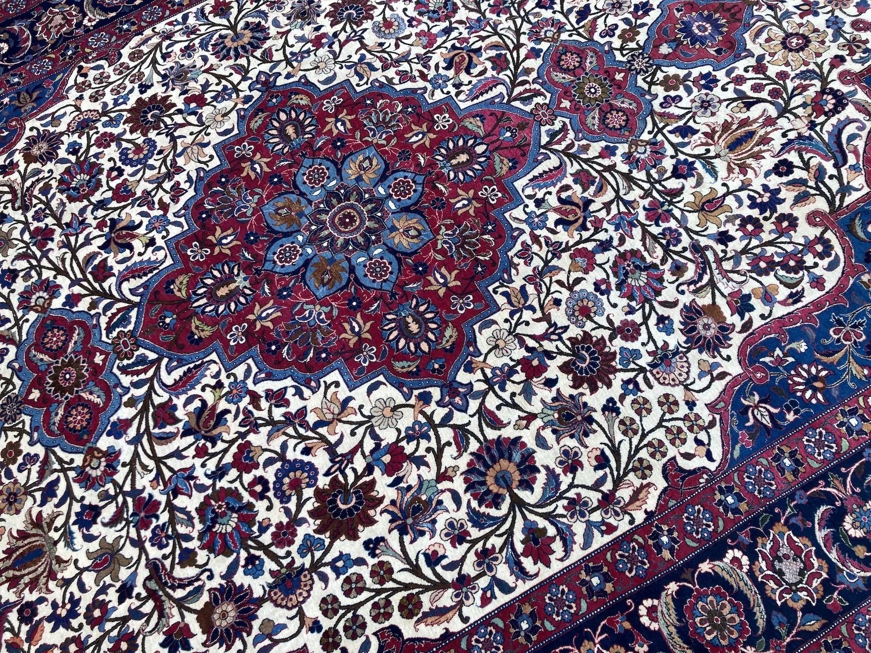 10_24_04_00001_10_Antique_Persian_Isfahan_Carpet.jpeg