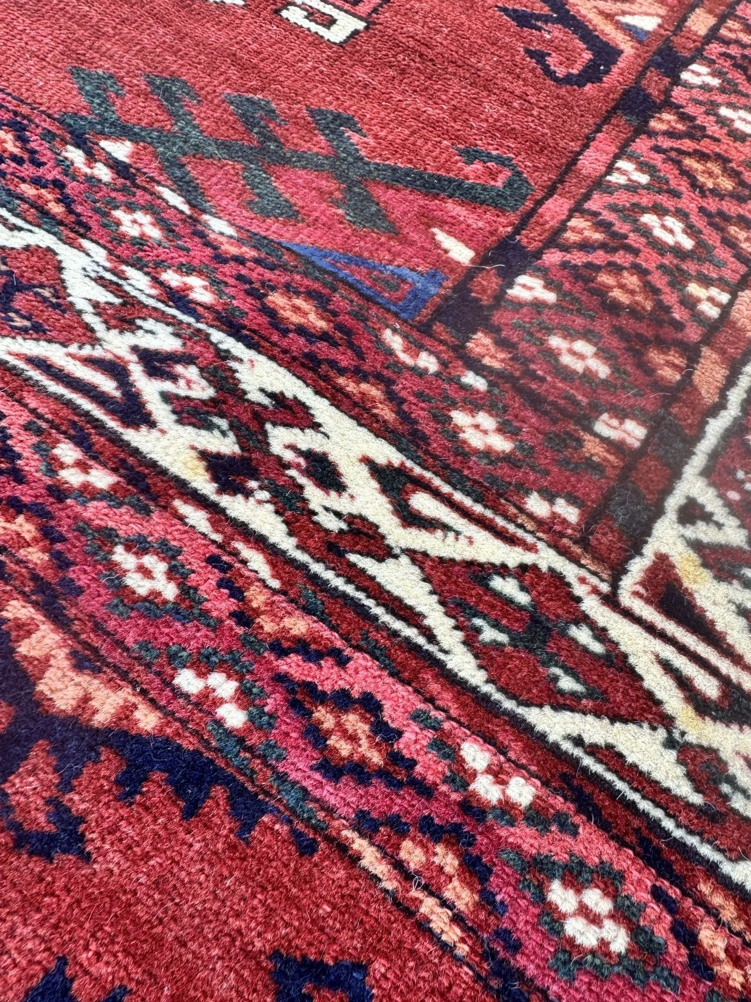 9_25_06_00003_9_Antique_Turkmen_Yomut_Carpet.jpeg