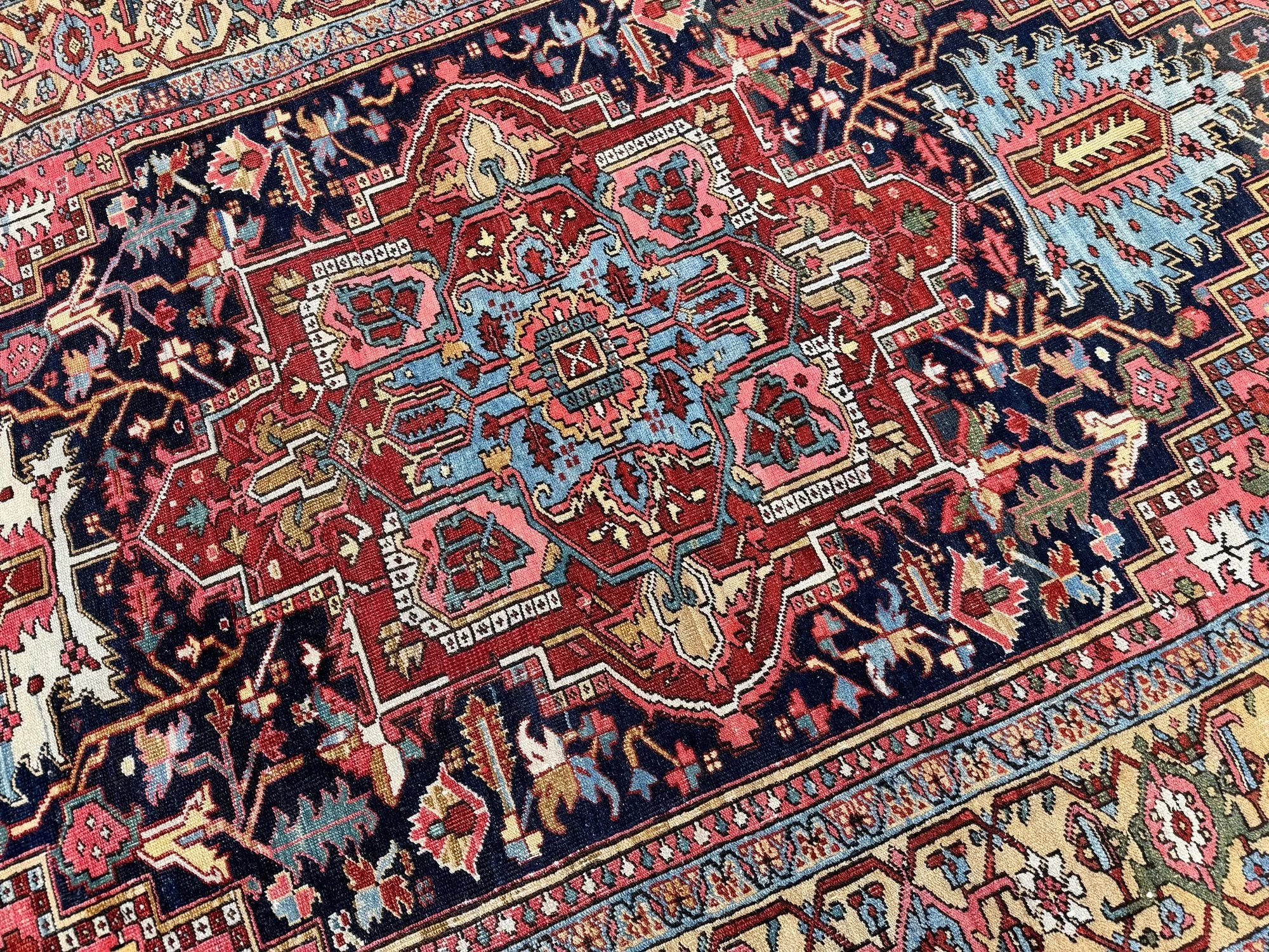 10_251300001_10_Antique_Persian_Heriz_Carpet.jpeg