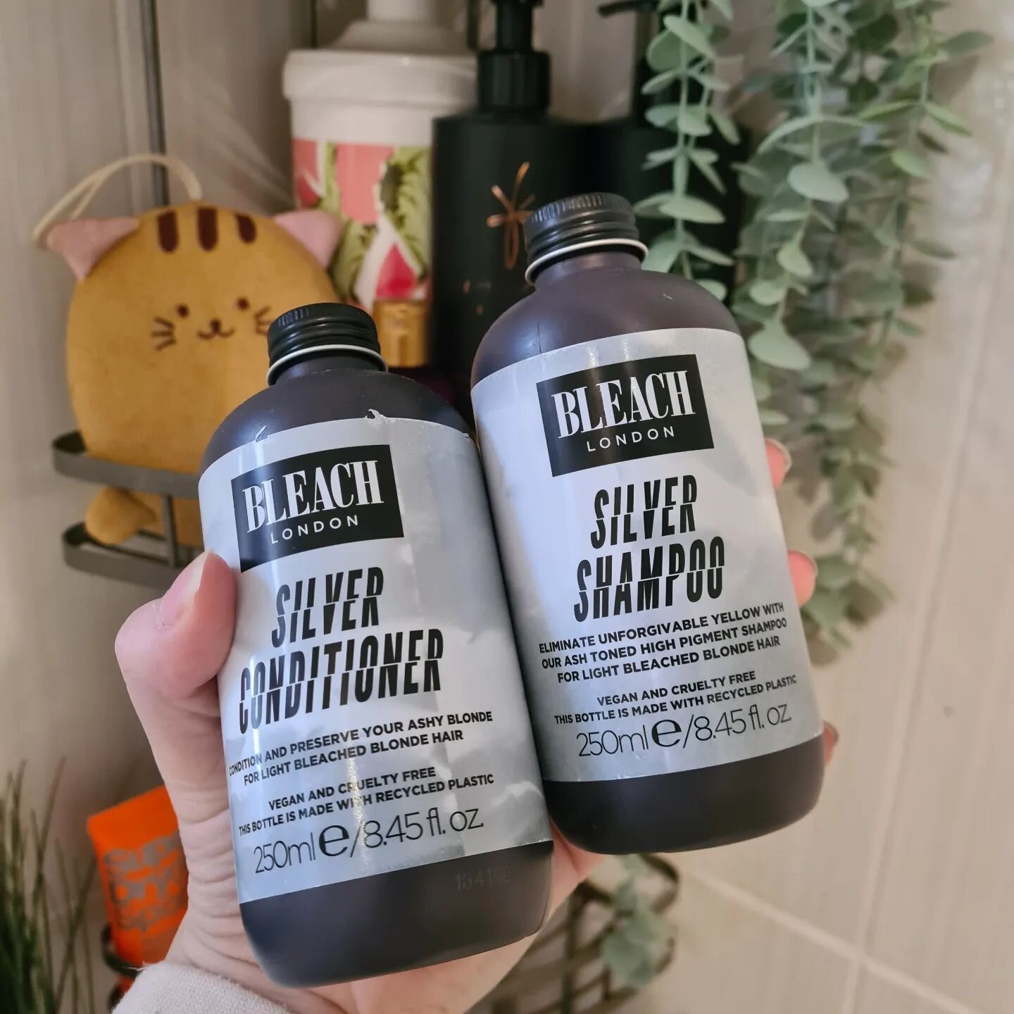 I love this @bleachlondon purple shampoo and conditioner sent to me by @influensteruk 💜💫 It smells subtle and works wonders for my balayage 💇&zwj;♀️ Read the full review on my blog via the link in my bio 🤞✨️ What's your favourite shampoo and cond
