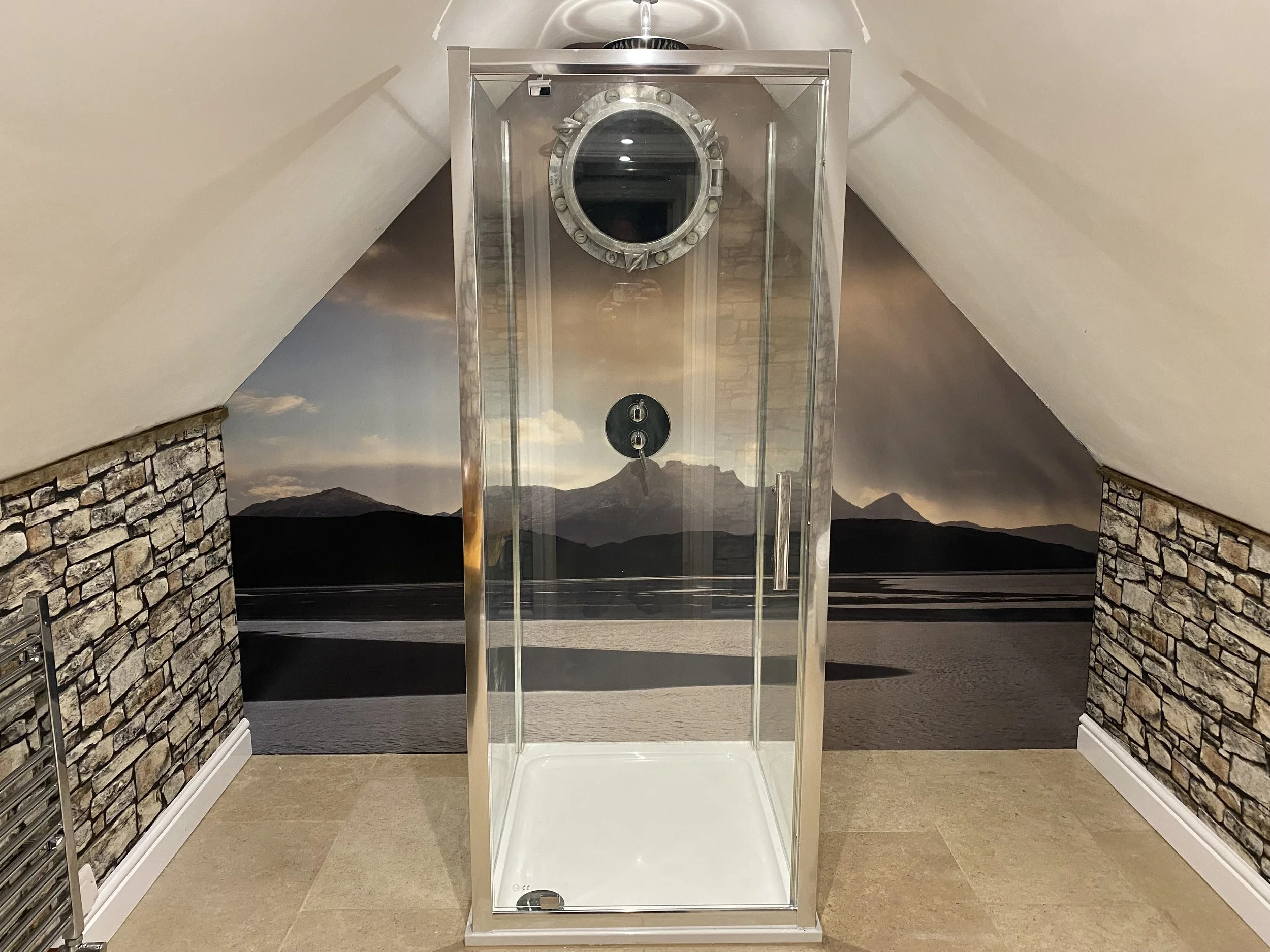 Quirky bathroom spaces - in to the eaves