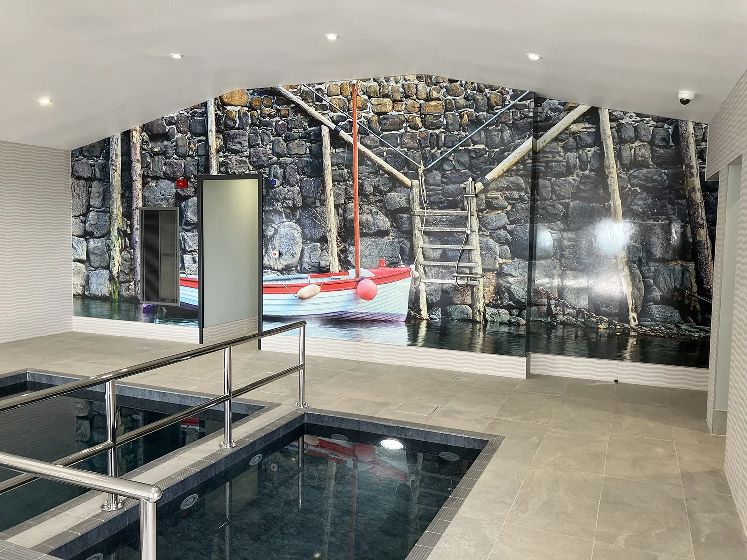 commercial swimming pool feature wall using showerscape shower panels