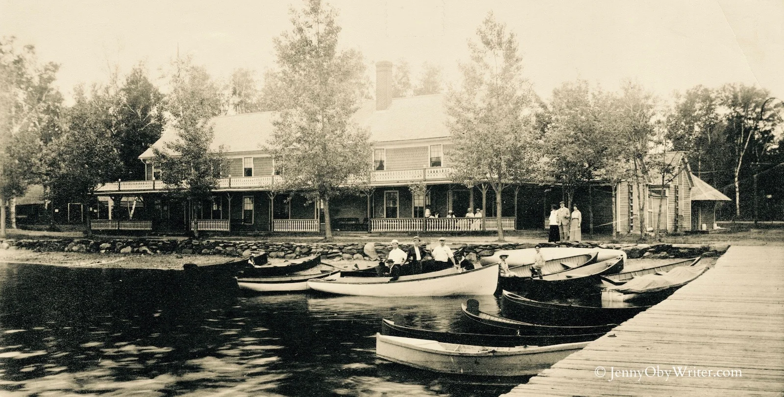 The old Lakewood Hotel, built by the Somerset Traction Company in 1895. It was razed in 1922 to make way for the "bungalows" that Herbert Swett was building around the grove.
