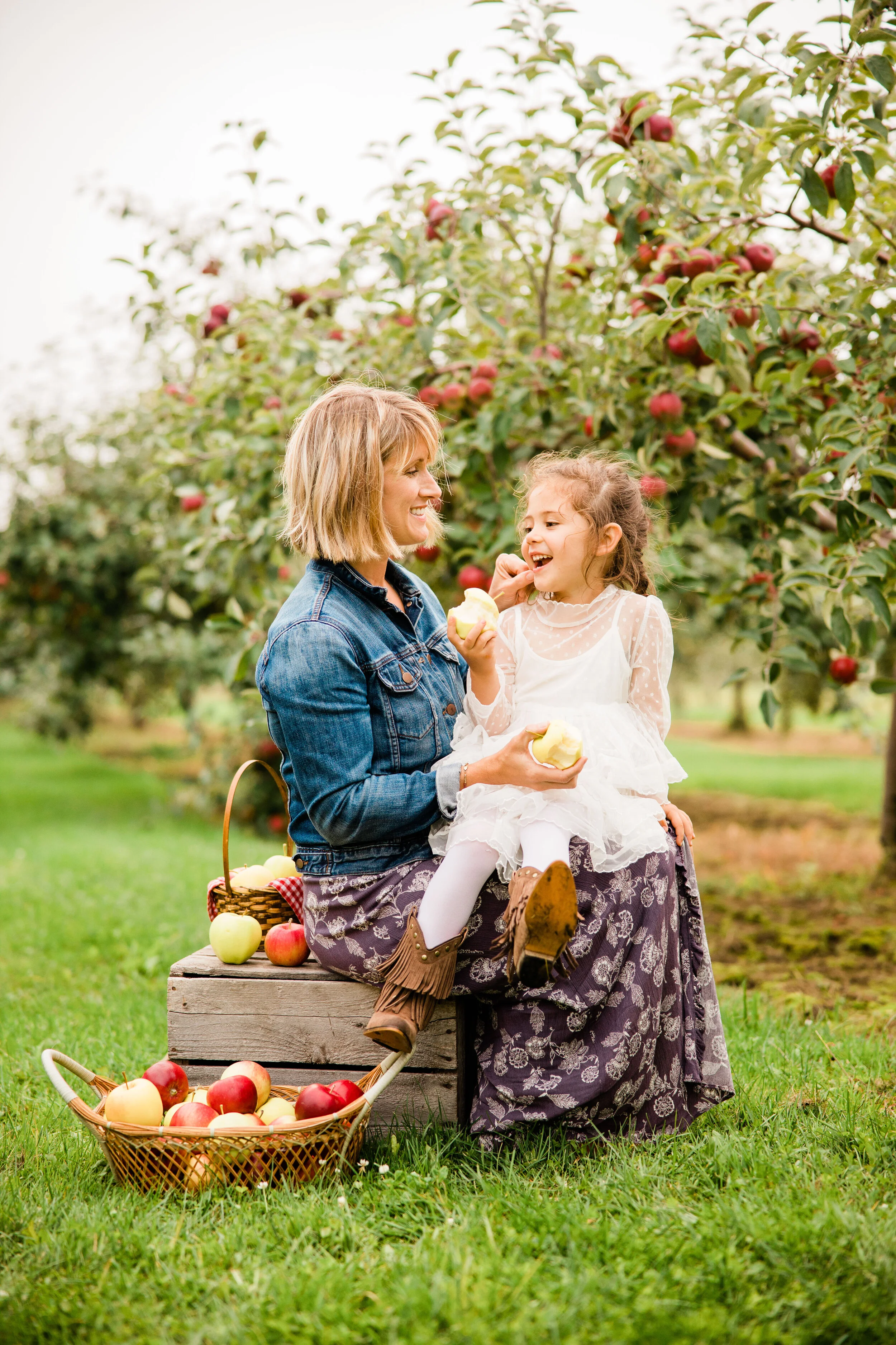 Brooke and Jett at Robertson Orchards-11.jpg
