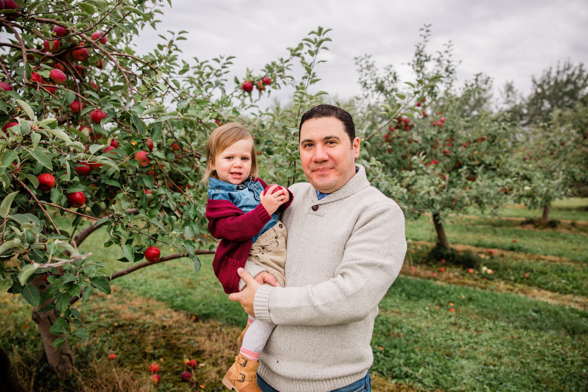 Mini Session at Robertson Orchards-7.jpg