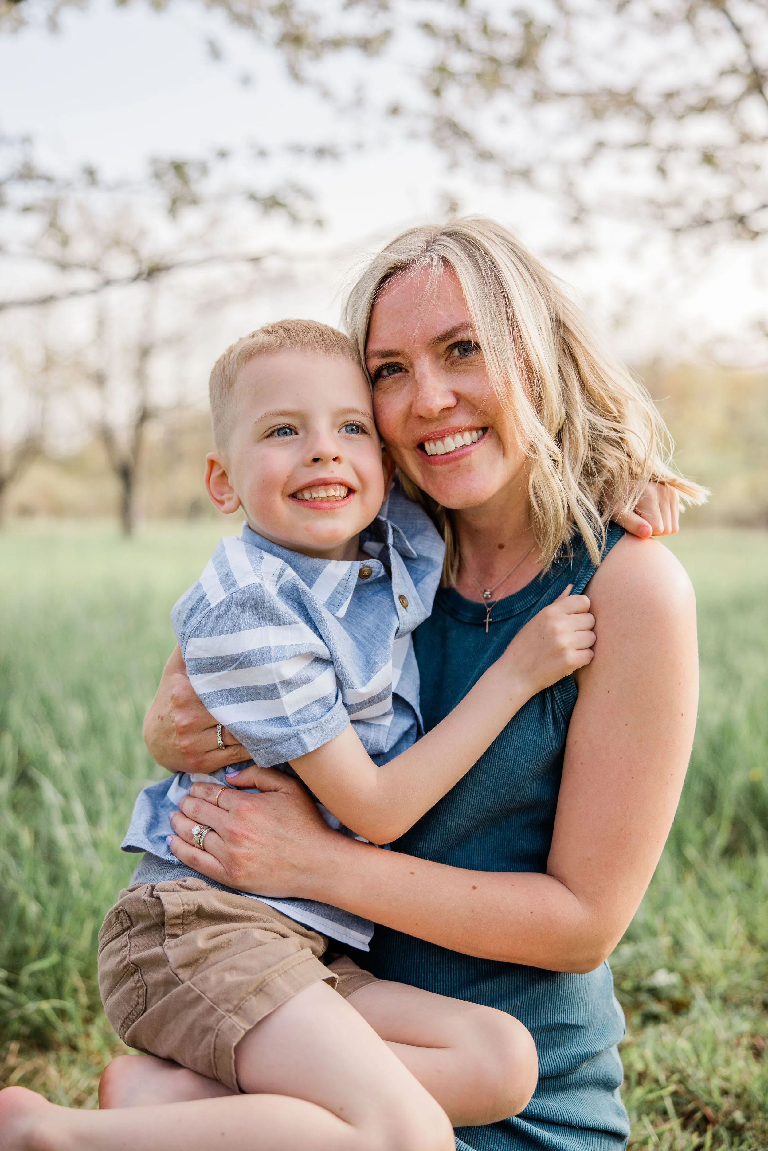 Goats and Blooms Mini Sessions-14.jpg