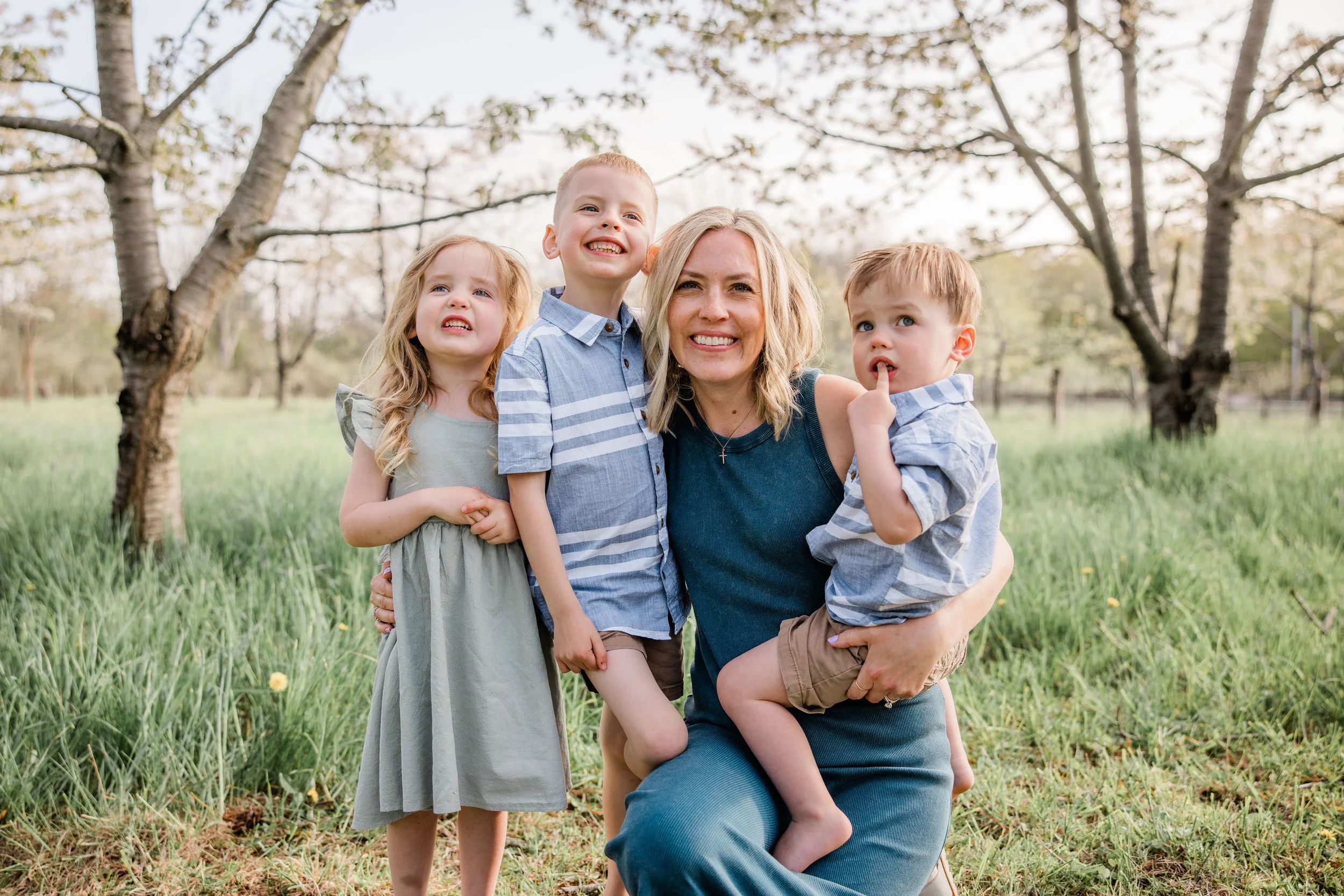 Goats and Blooms Mini Sessions-13.jpg