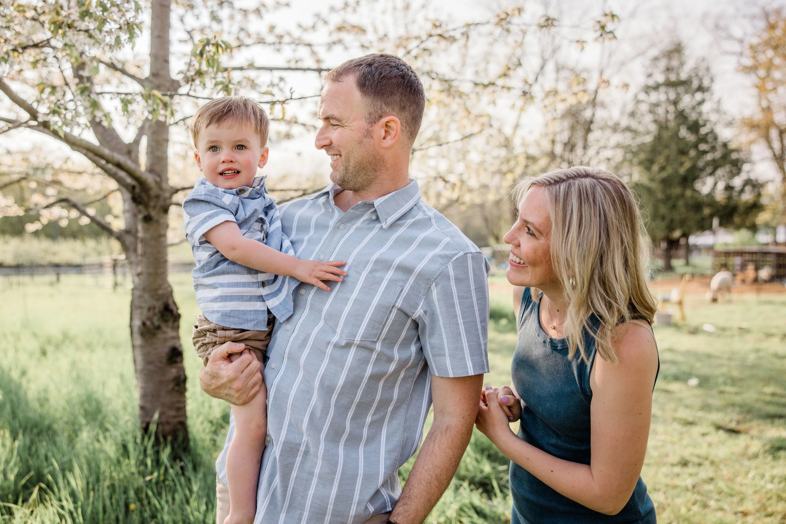 Goats and Blooms Mini Sessions-22.jpg