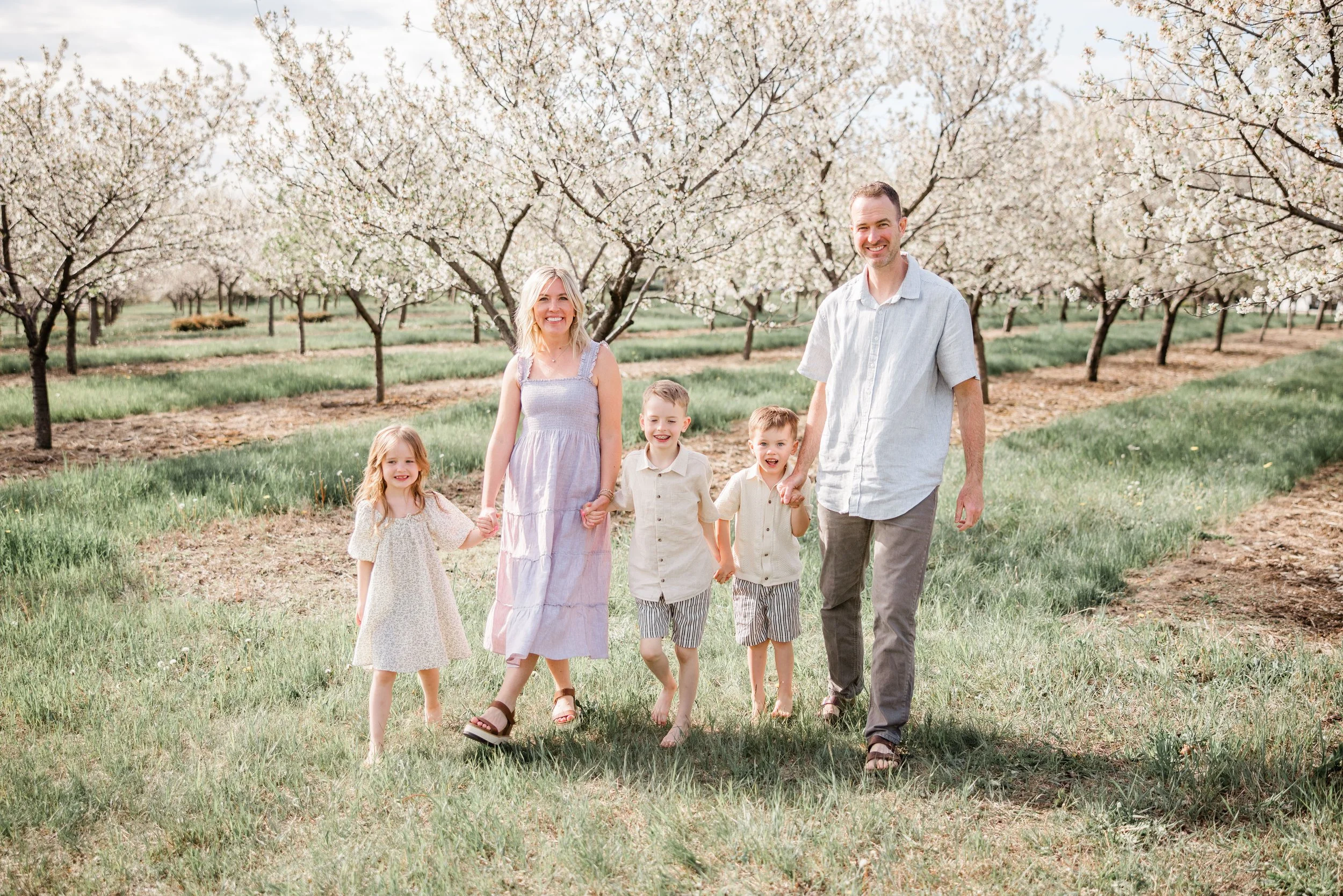 Quandt Family Cherry Blossom Mini Session 2026-7.jpg