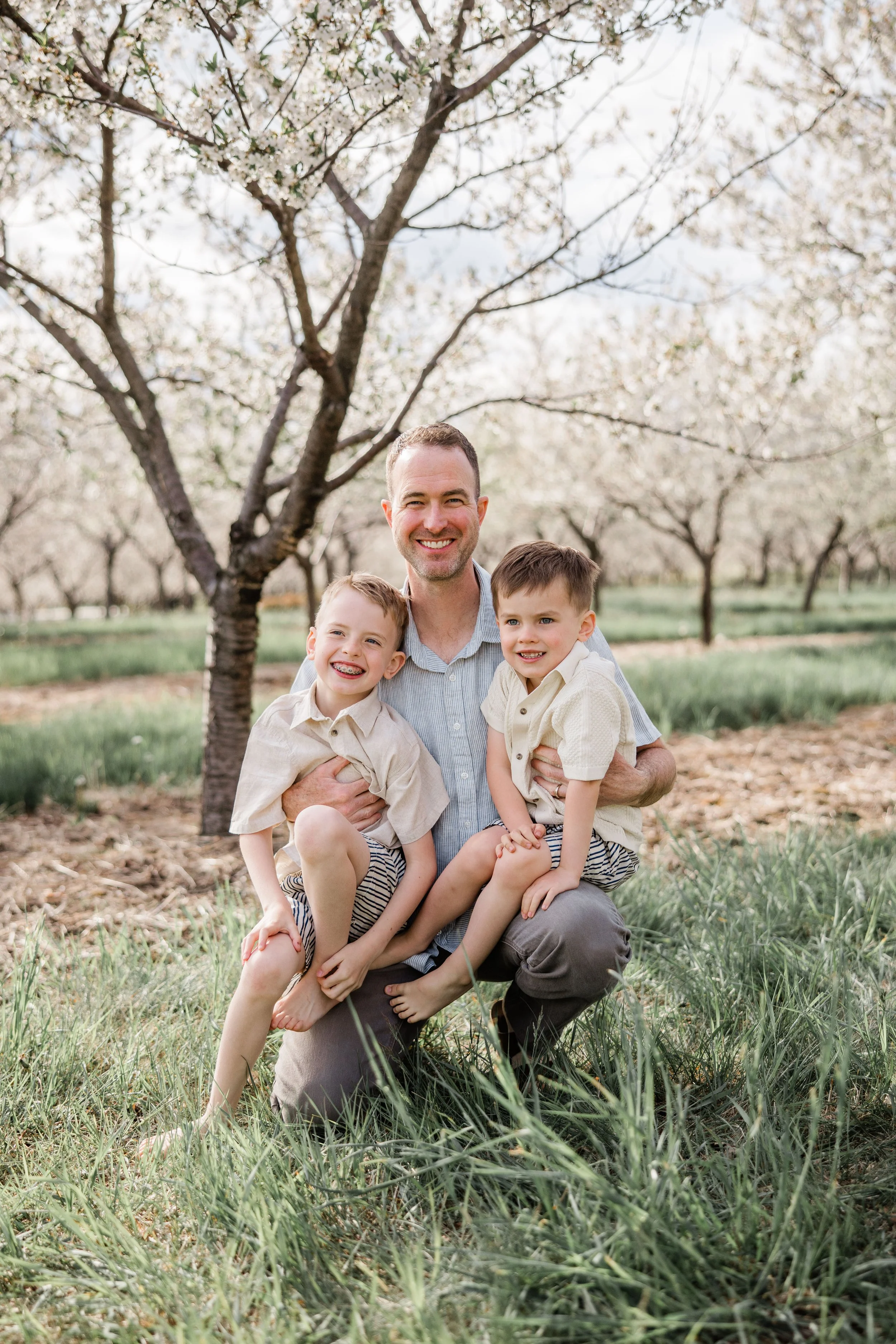 Quandt Family Cherry Blossom Mini Session 2026-16.jpg