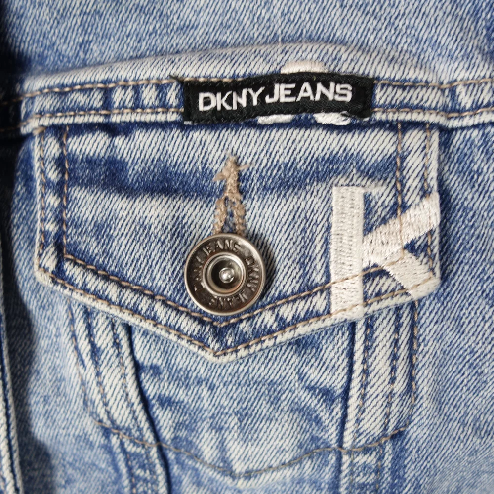 DKNY
