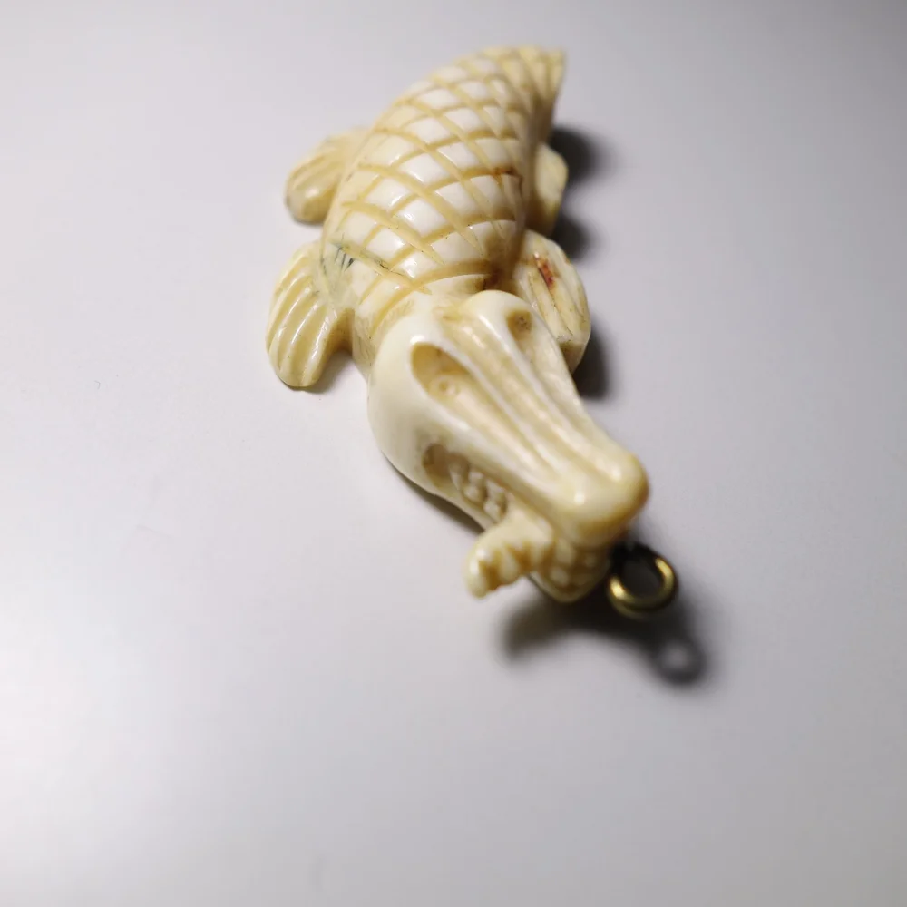『獅子』 貴石象嵌 根付 　　（提げ物 /緒締め /帯留め /Netsuke） 獅子』 貴石象嵌 根付 （提げ物 /緒締め /帯留め /Netsuke）