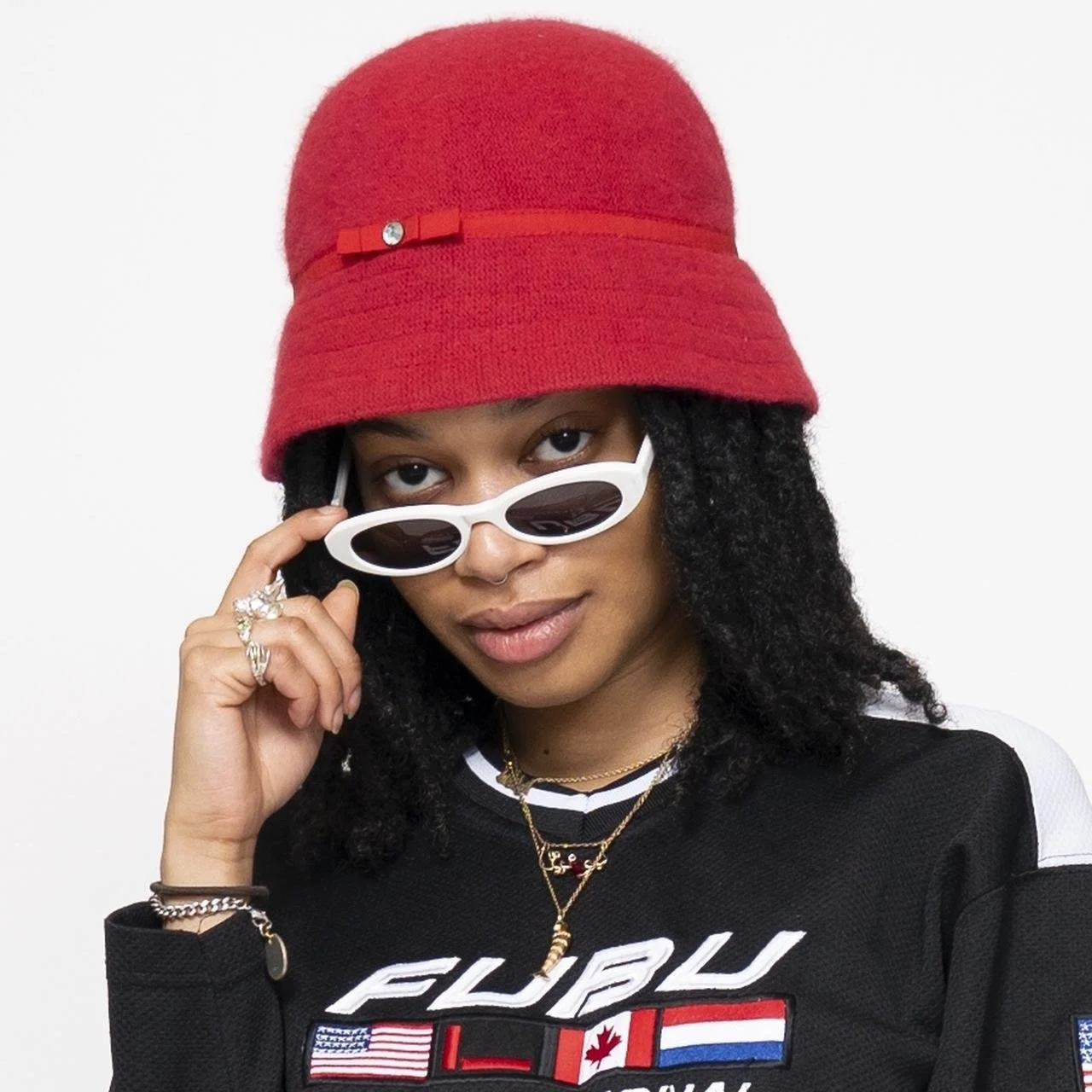 5 Depop thrift stores for women’s vintage clothing.