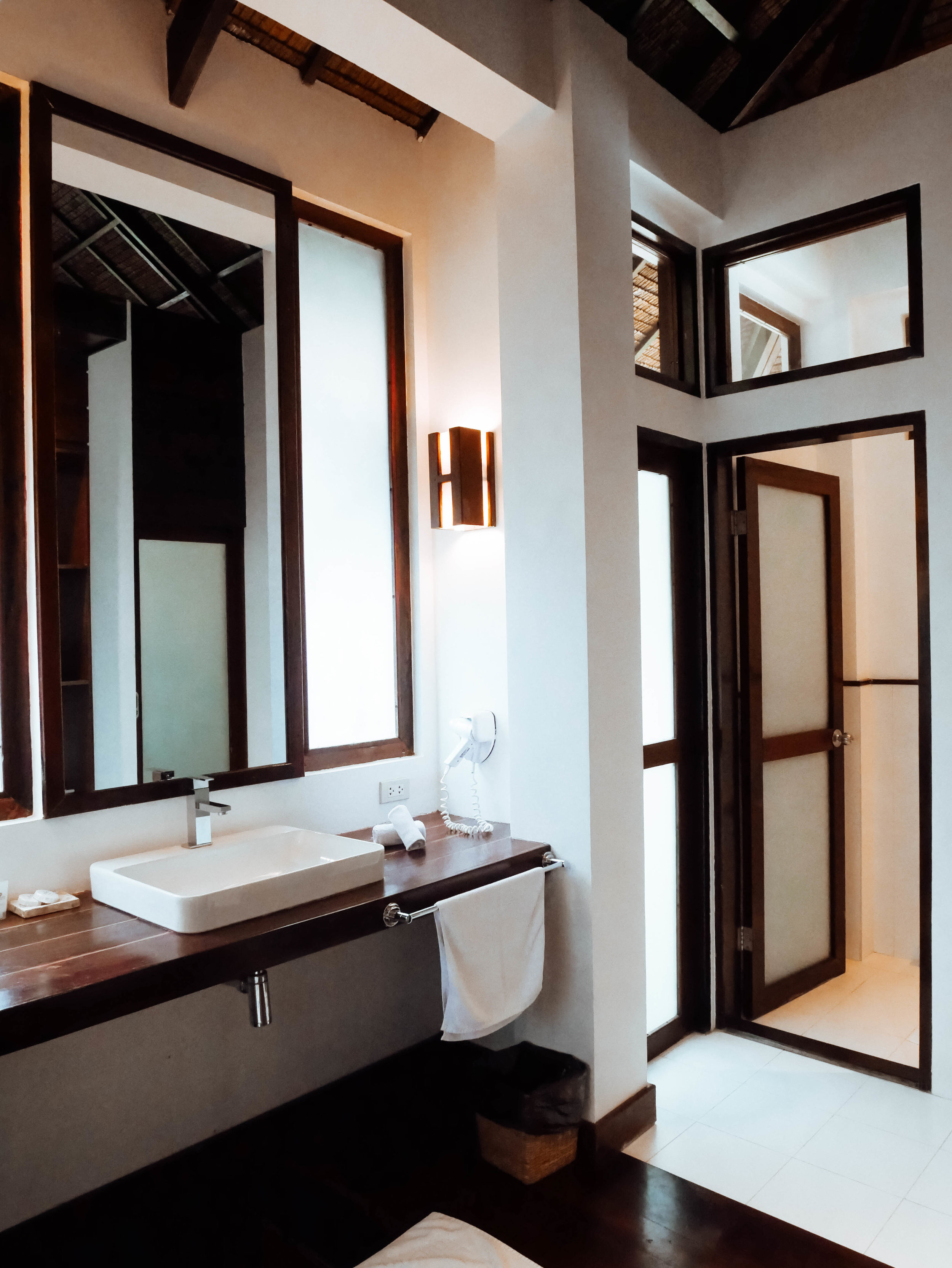 The Bathroom - Isla Cabana Beach Resort - General Luna - Siargao Island - Philippines