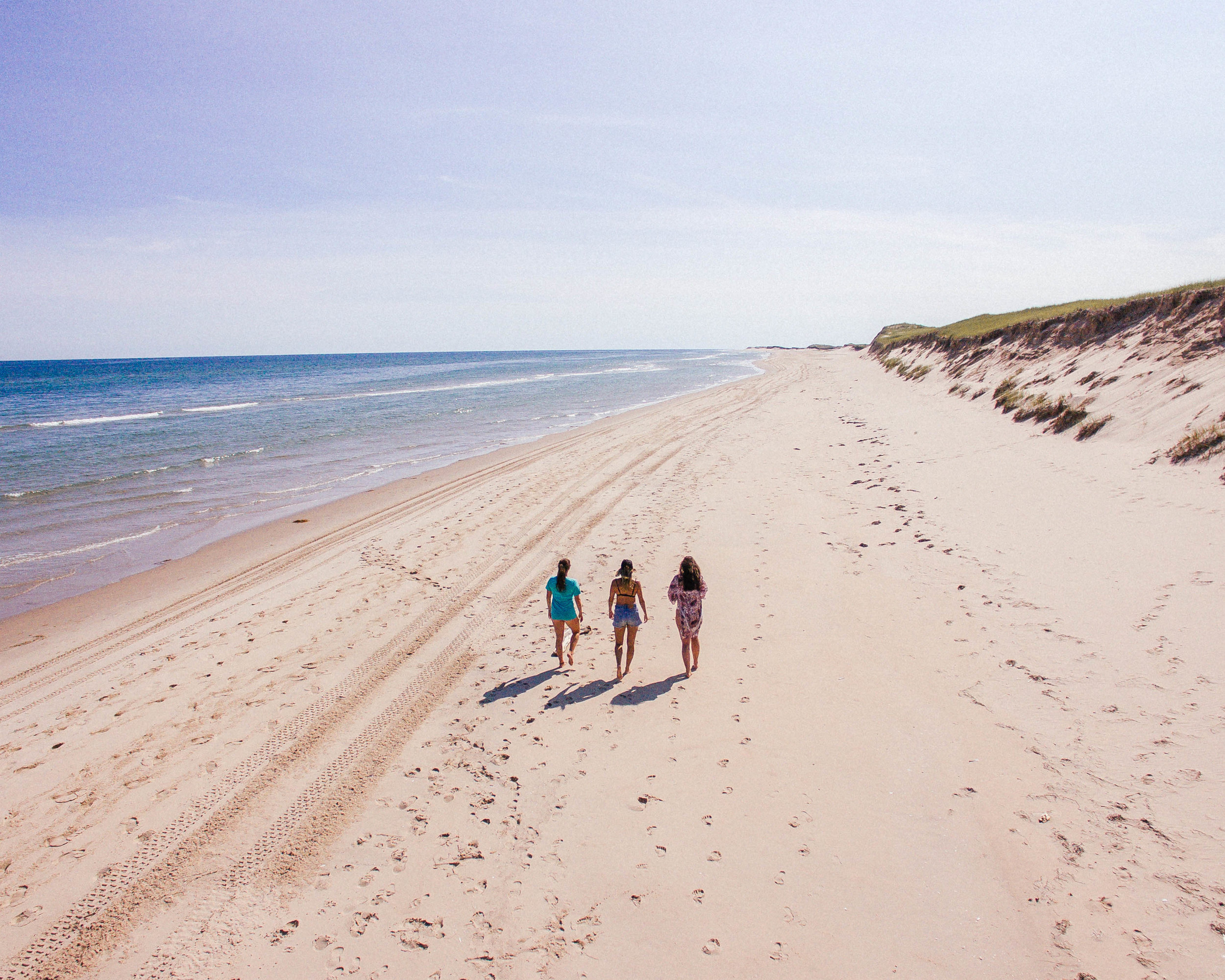 Three Girls Walking - Pointe du Bout du Banc, Sandy Hook Beach - DJI Drone Shot - Havre-Aubert - Magdalen Islands / Îles-de-la-Madeleine