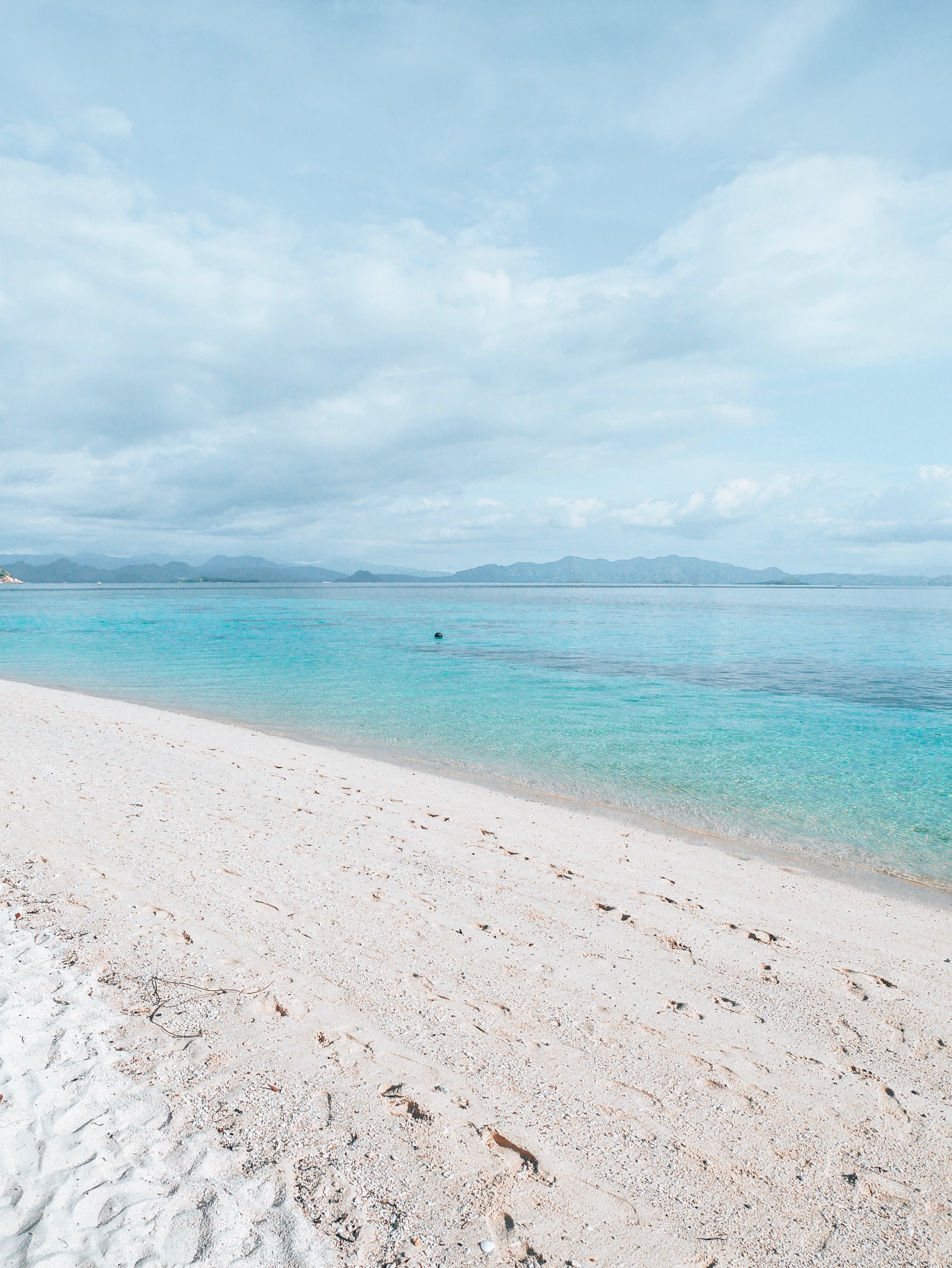White Sand Beach of Kanawa Island - Komodo Island - Flores - Indonesia
