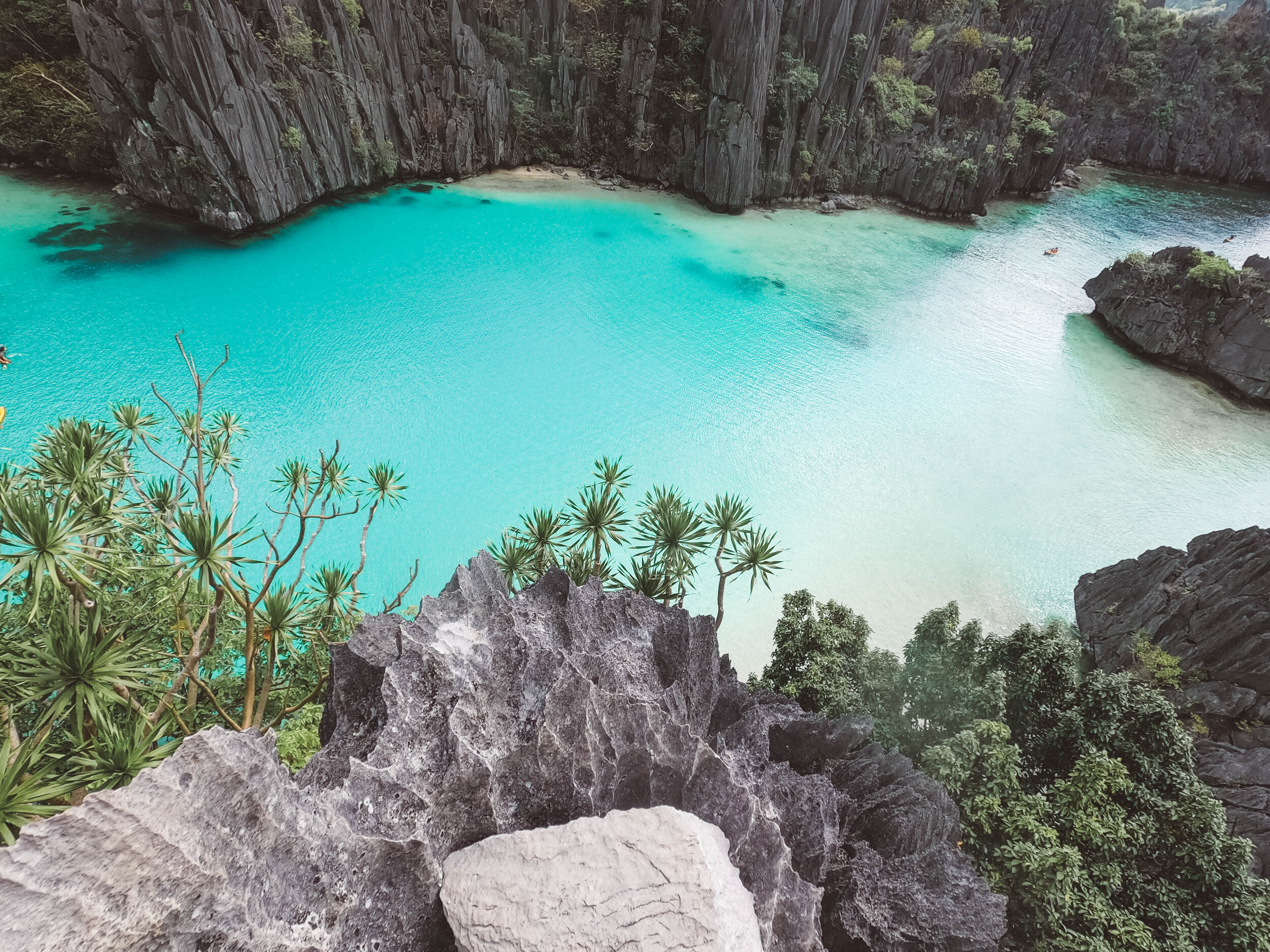 Les magnifiques eaux cristallines de Cadlao - Excursion D - El Nido - Ile de Palawan - Philippines